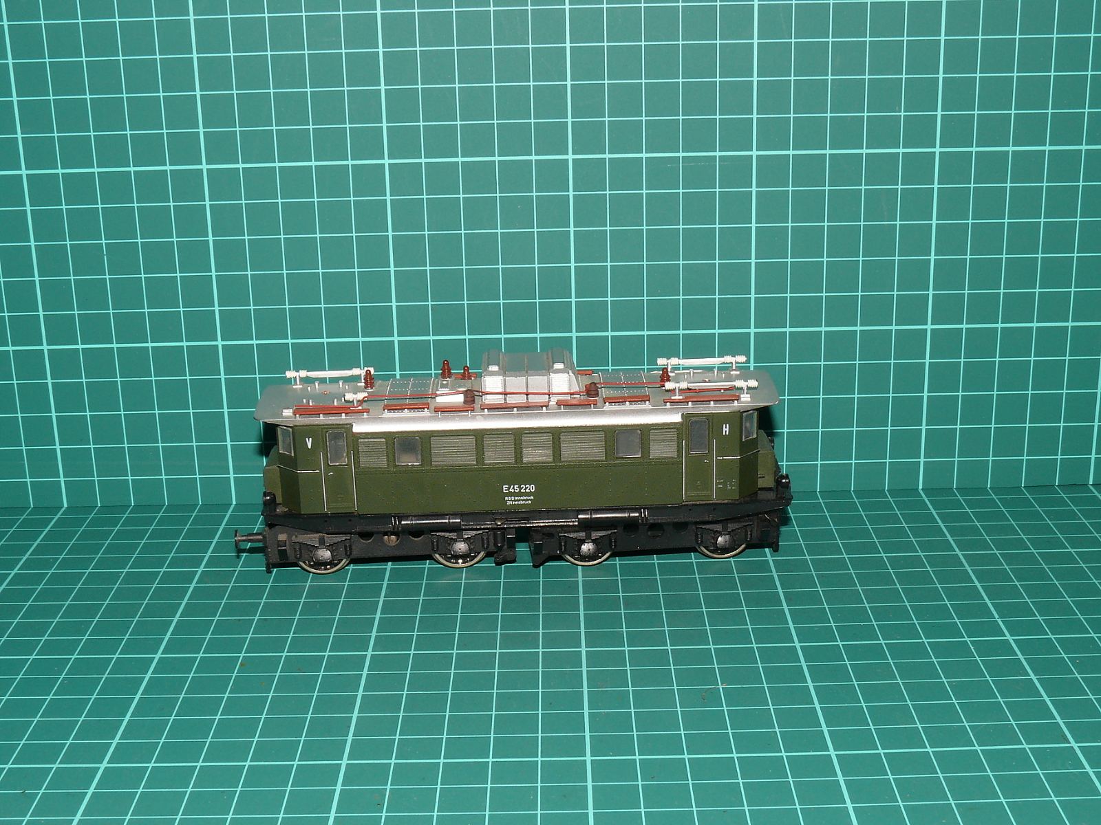 Liliput Wien H0 – Elektrická lokomotiva E 45 220 DRG / ÖBB – motoricky funkční / na dostavbu – H0