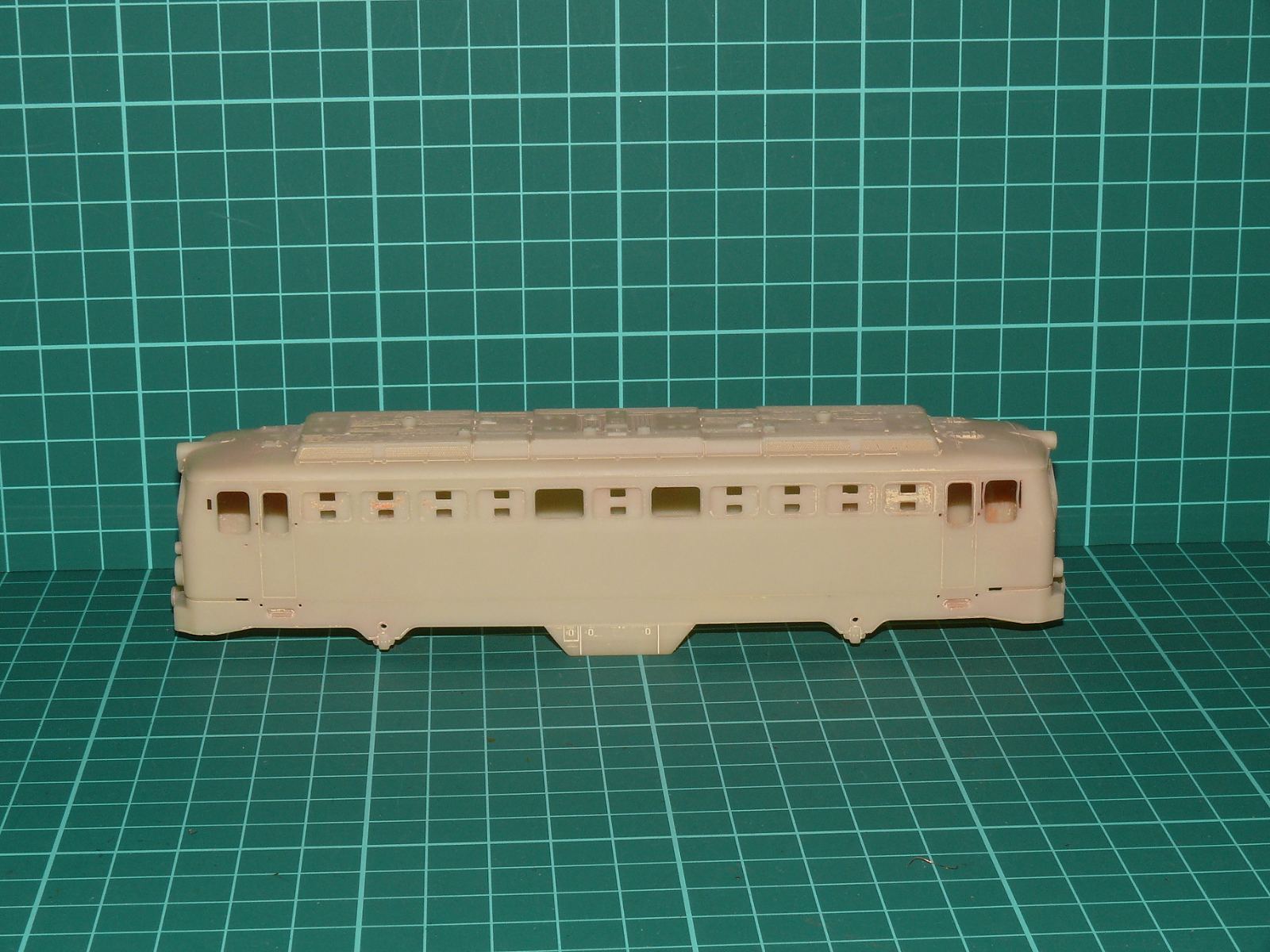 Odritek / malosériová výroba H0 - Odlitek karoserie elektrické lokomotivy řady E 499.0 / 140 „Bobina“ ČSD, surový stav (1:87) – H0