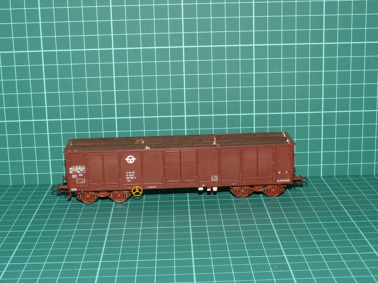Roco H0 - Čtyrnápravový vysokostěnný vůz typu Eas GySEV s nákladem dřeva, hnědý (1:87) – H0