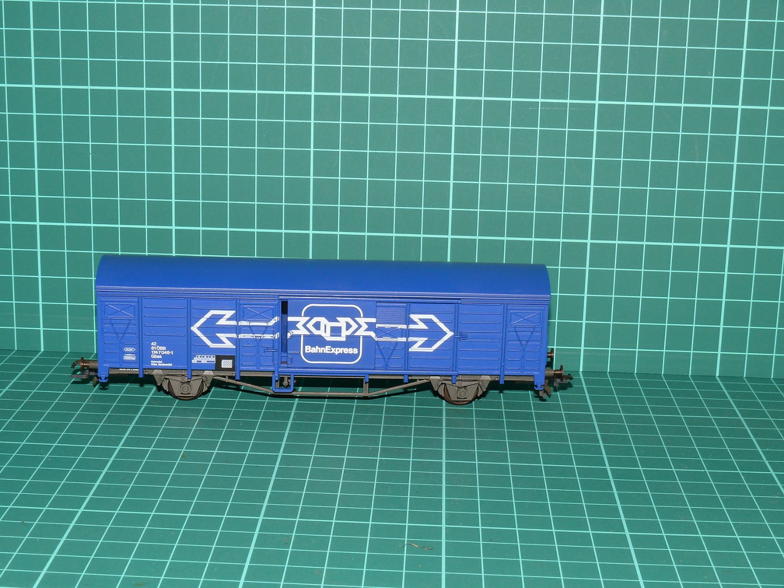Roco H0 - Dvounápravový krytý nákladní vůz typu Gbss „BahnExpress“ (174 7 048-1) ÖBB, modrý (1:87) – H0