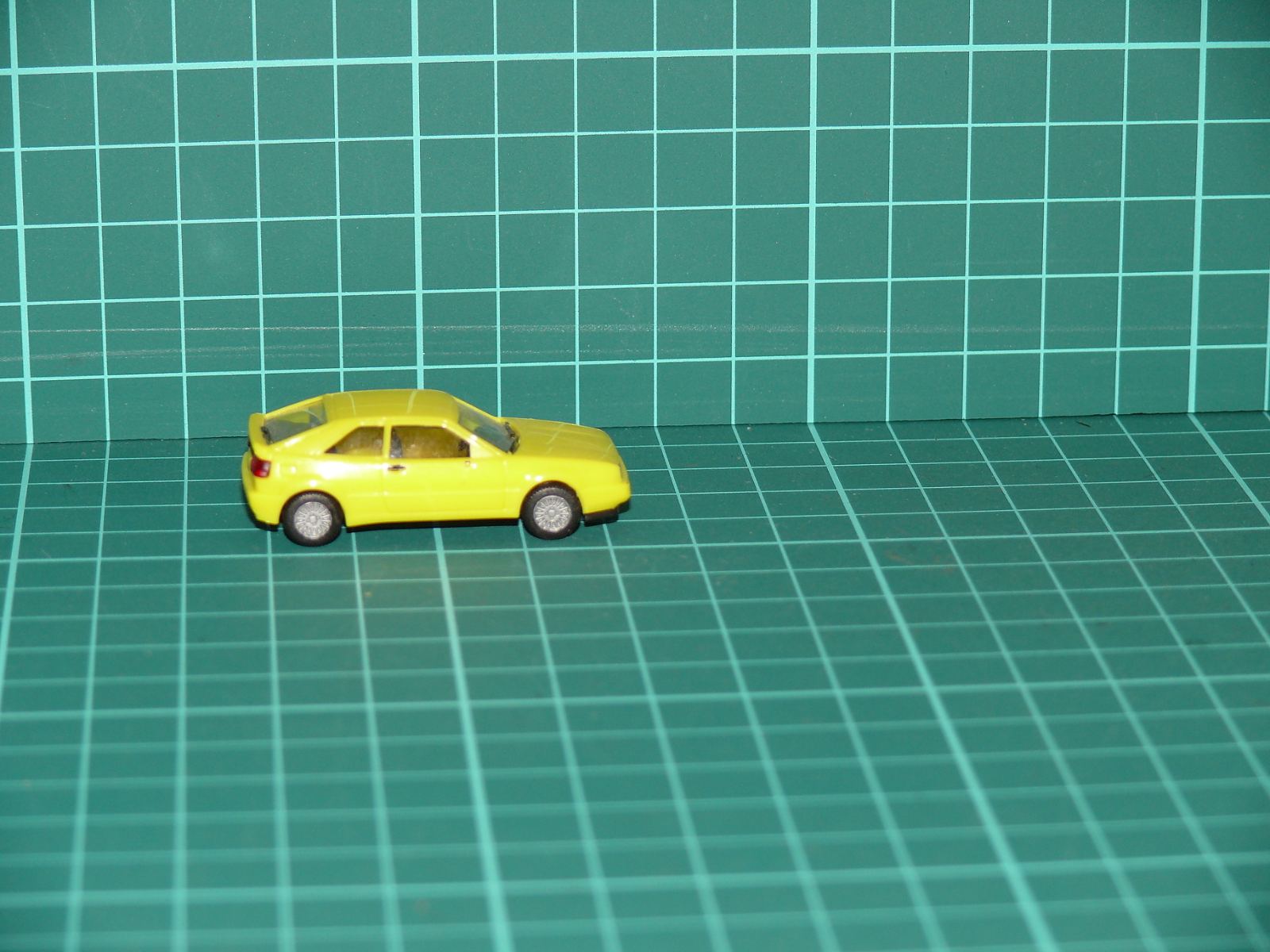 Herpa - Volkswagen Corrado Sportovní kupé (žlutá) – H0