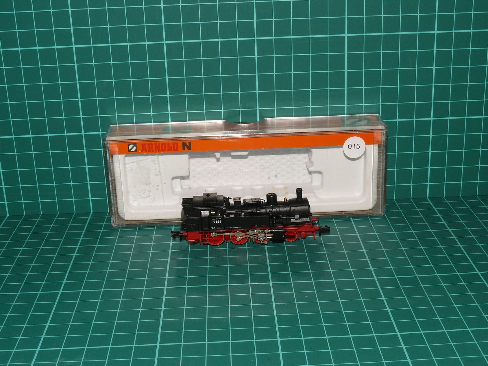 Arnold N - Tendrová parní lokomotiva řady 74 (74 959 / T 12) DB s krabičkou, černá/červená (1:160) - kat. č. 2285 – N