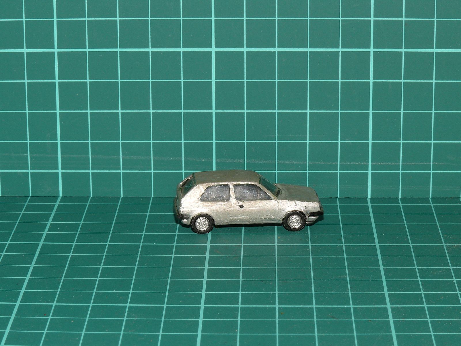 Herpa H0 - Model osobního automobilu Volkswagen Golf I (třídveřový), stříbrný / patinovaný (1:87) – H0