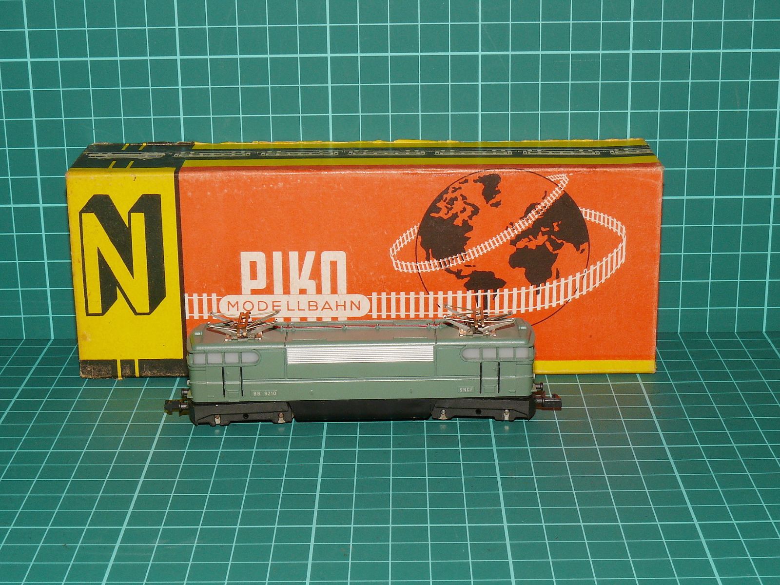 Piko N - Elektrická lokomotiva řady BB 9200 (BB 9210) SNCF s originální krabičkou, zelená (1:160) – N