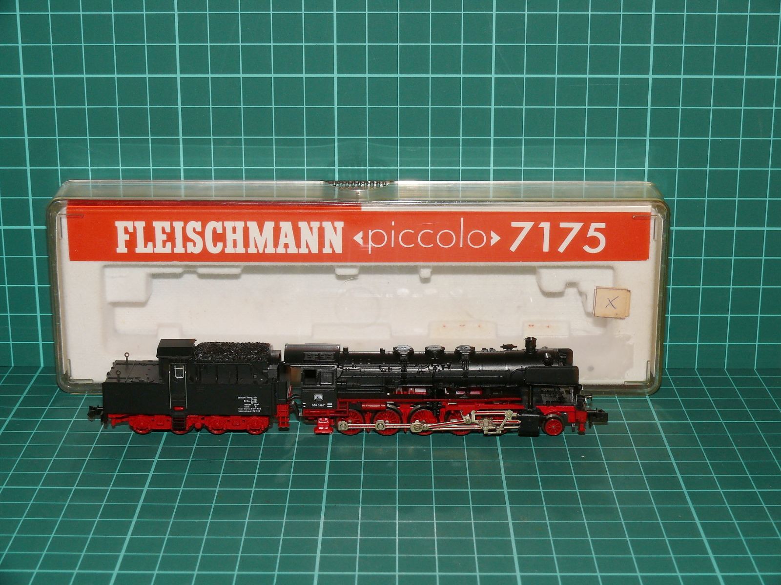 Fleischmann piccolo N - Parní lokomotiva řady 50 s kabinovým tendrem (051 687-7 / BR 50) DB s krabičkou (1:160) - kat. č. 7175 – N