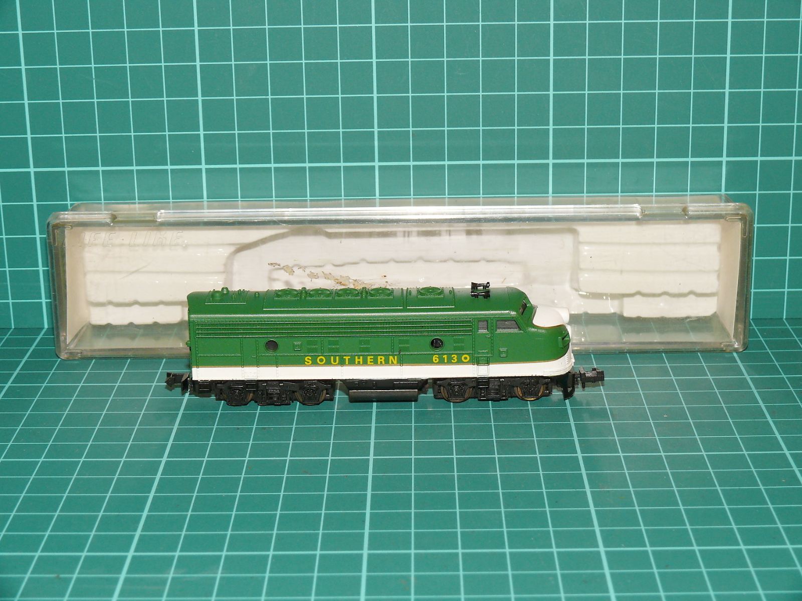 Life-Like N - Americká dieselová lokomotiva EMD F7-A (6130) Southern Railway s krabičkou (1:160) - kat. č. 7749 – N
