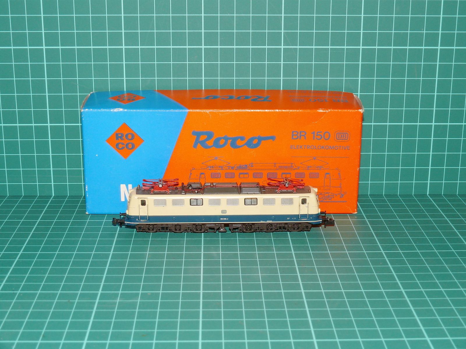 Roco N - Těžká elektrická lokomotiva řady 150 (150 098-2) DB s originální krabičkou, modrá/béžová (1:160) - kat. č. 02163 A / 23245 – N
