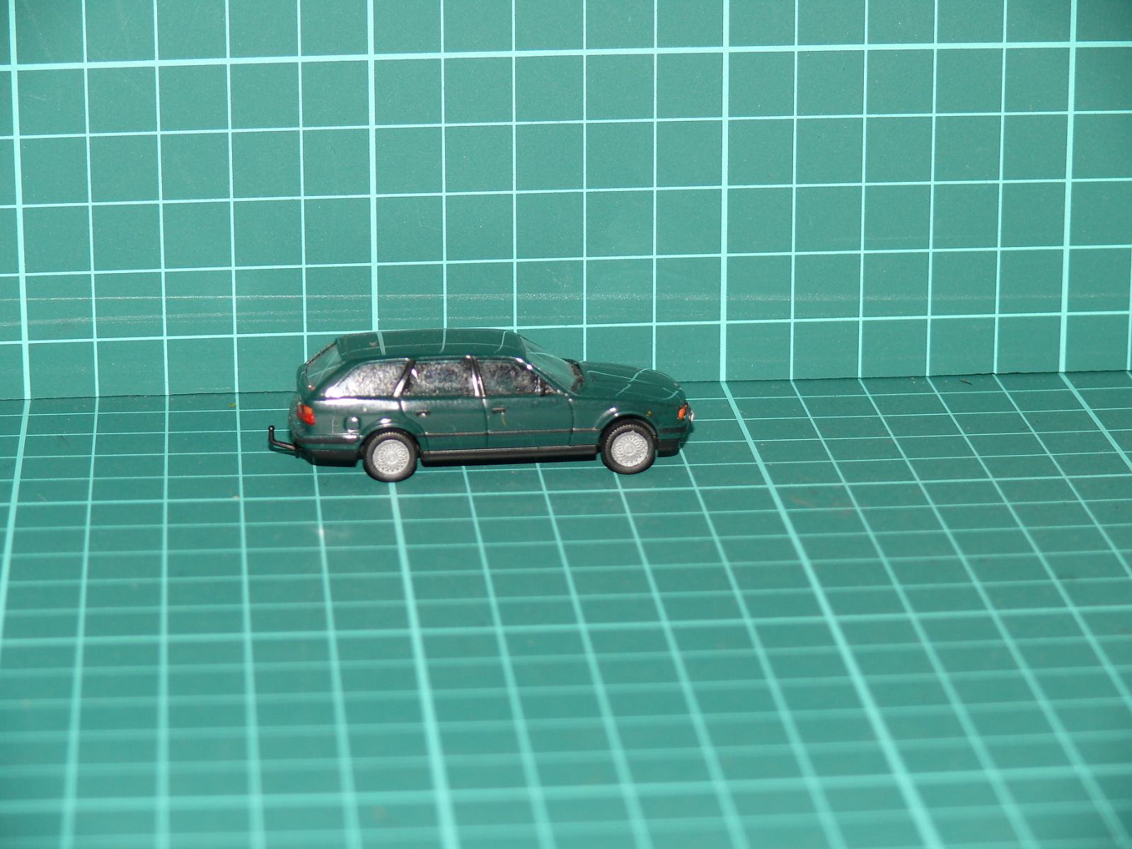 Herpa - BMW řady 5 Touring (E34) Kombi s tažným zařízením – H0