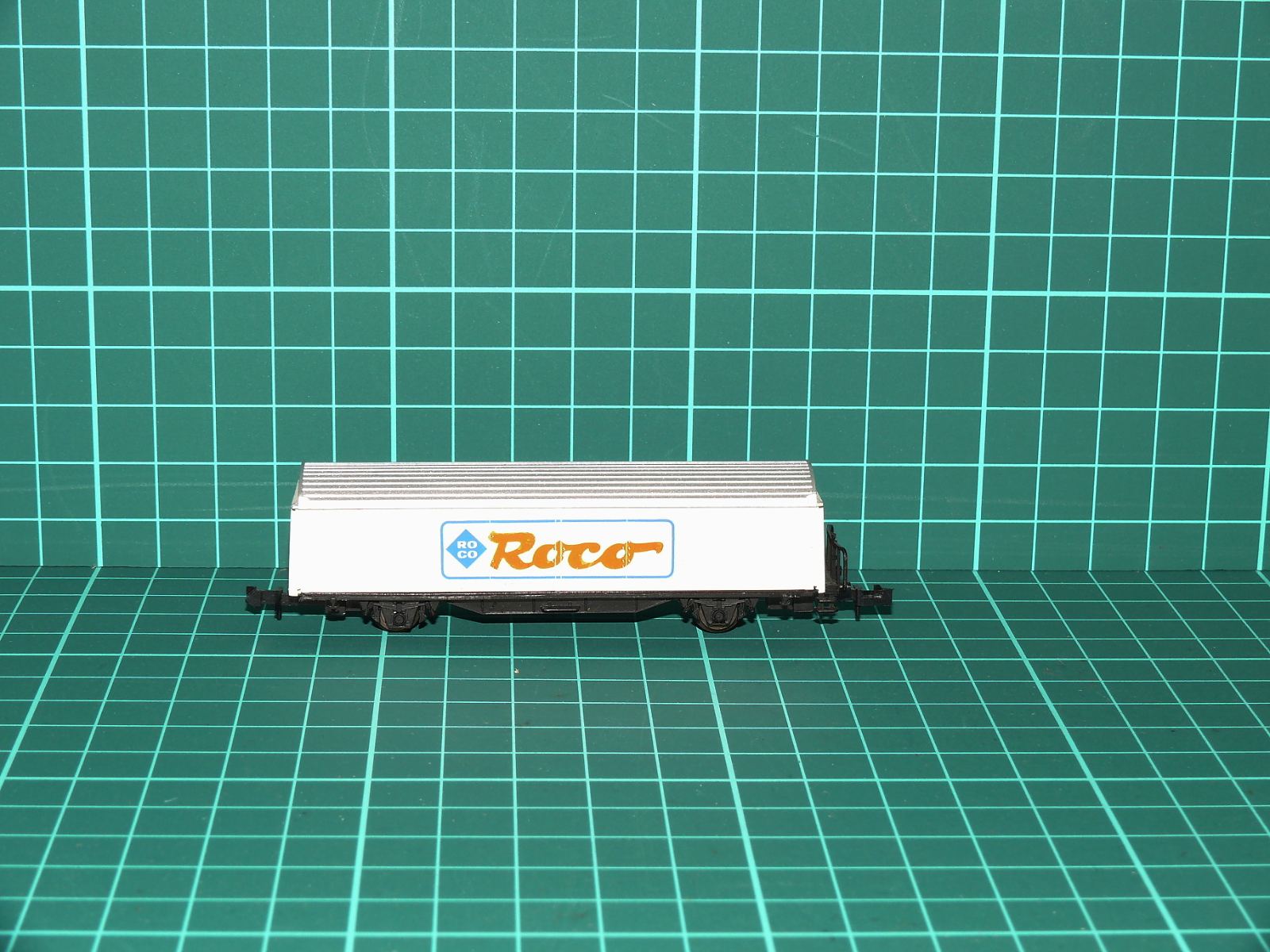 Roco N - Dvounápravový posuvný / krytý propagační vůz „Roco / Bahn fahren - Umwelt bewahren“ (1:160) – N