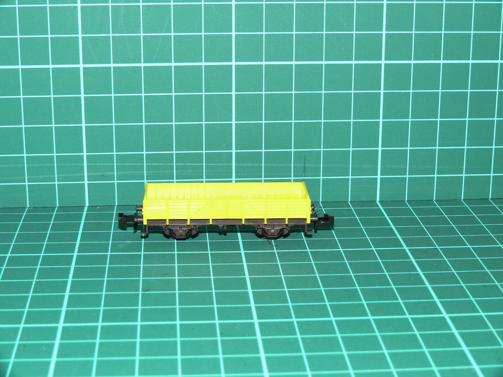 Arnold N - Dvounápravový otevřený nákladní vůz / stavební vagon (Bahnmeisterwagen), žlutý (1:160) – N