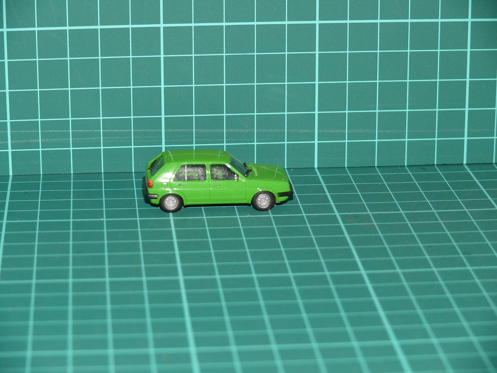 Herpa - Volkswagen Golf II 5dveřový Hatchback (zelená) – H0