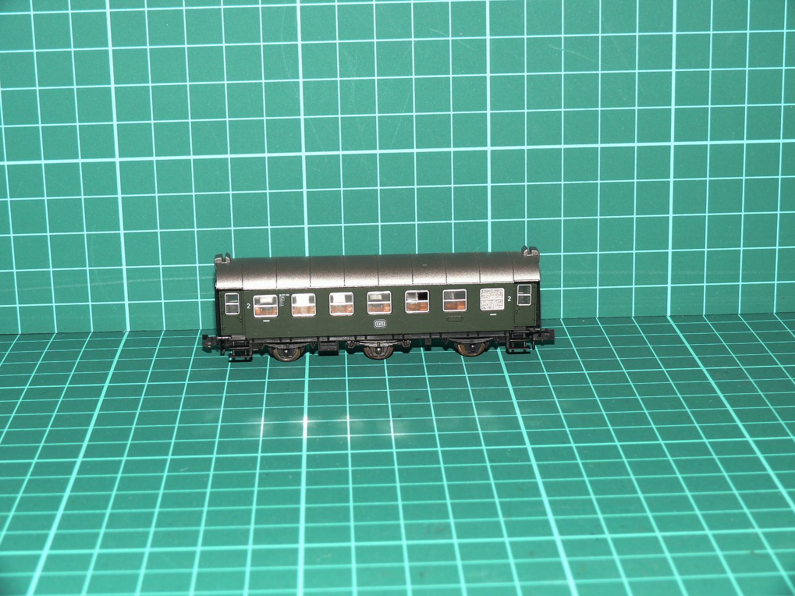 Roco N - Třínápravový osobní vůz 2. třídy B3yg (Umbauwagen) DB, zelený (1:160) – N