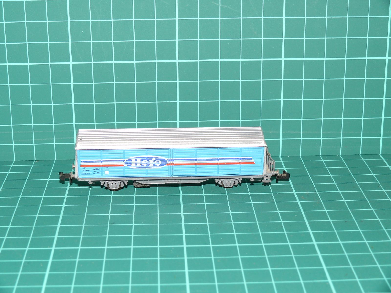Roco N - Dvounápravový chladicí / posuvný nákladní vůz „Hero“ SBB-CFF, modro-stříbrný (1:160) – N