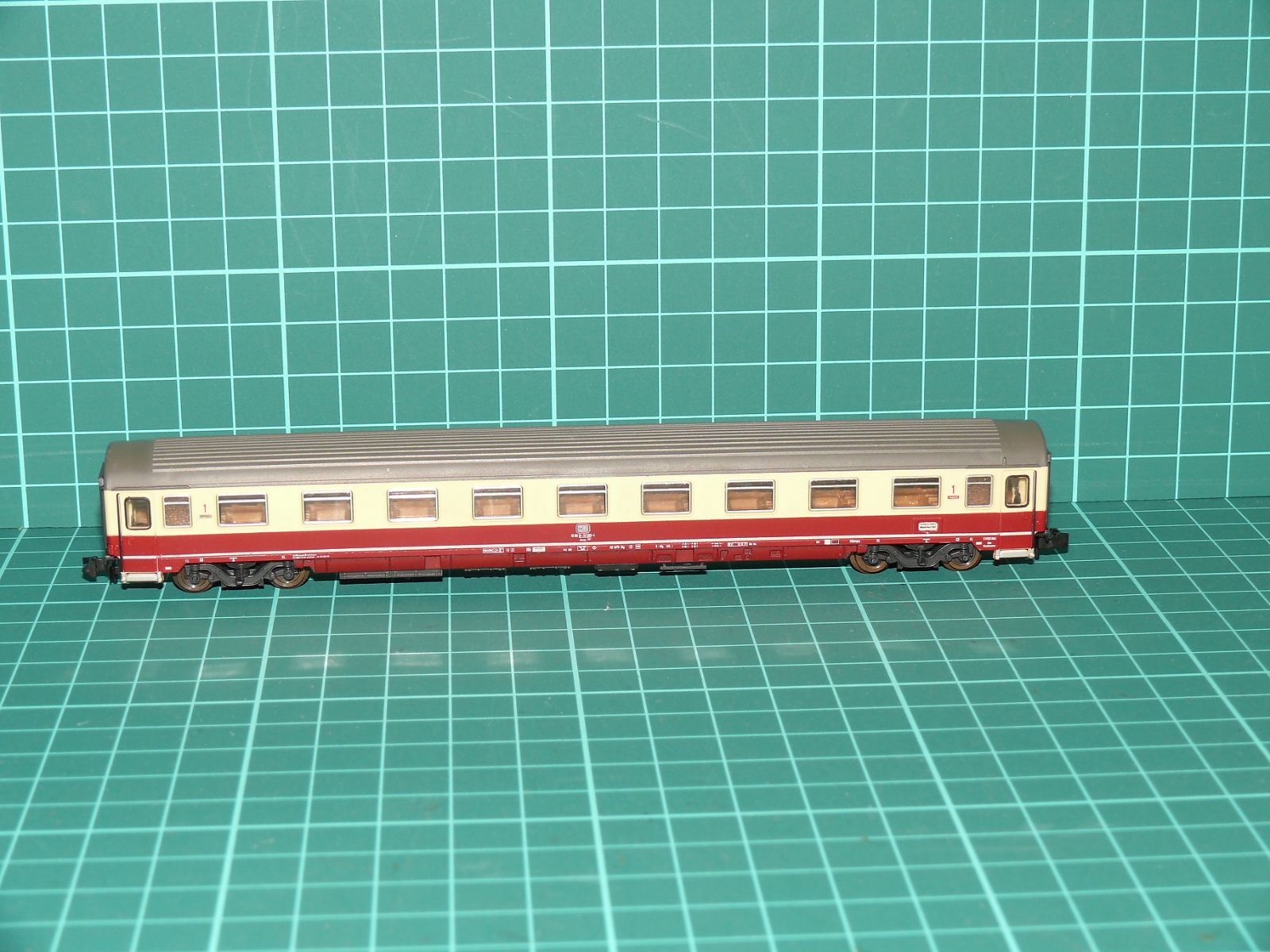 Roco N - Čtyrnápravový rychlíkový osobní vůz 1. třídy Avmz 111 / Avümz TEE / IC DB (1:160) – N