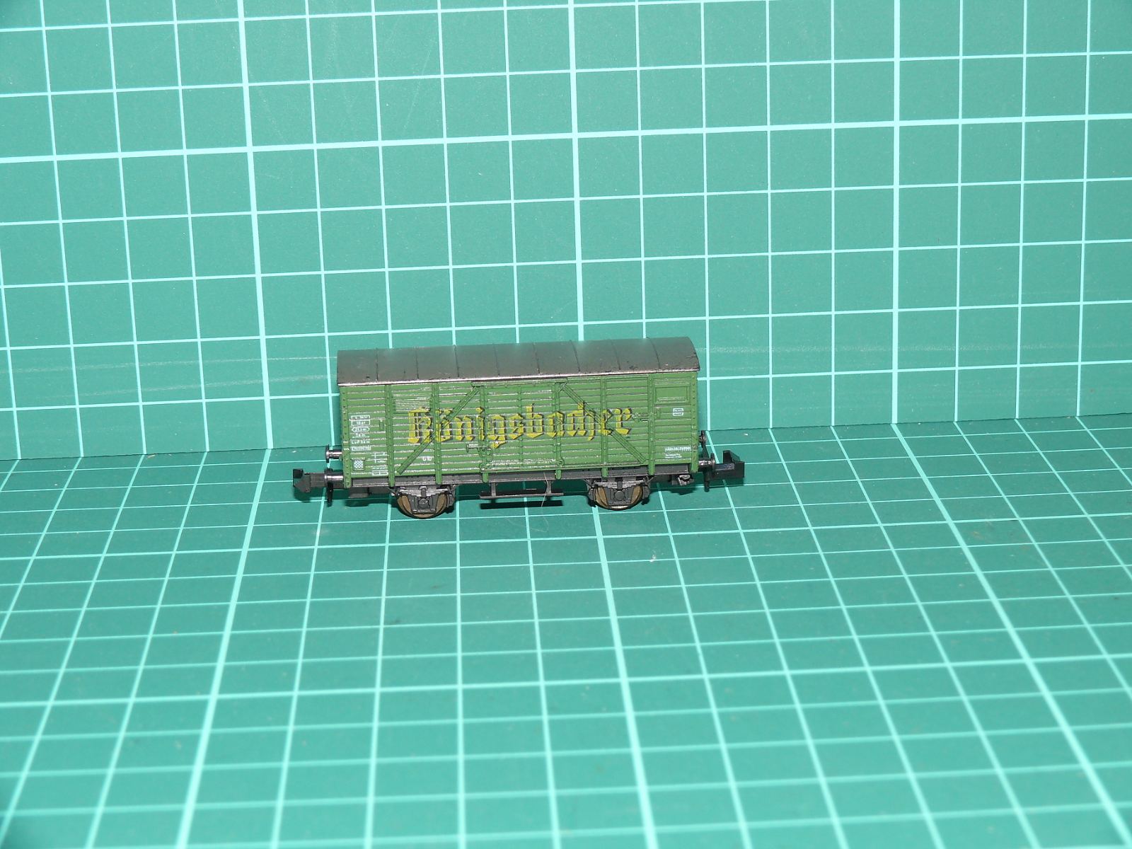 Roco N - Dvounápravový pivní chladicí vůz „Königsbacher“ DB, zelený (1:160) – N