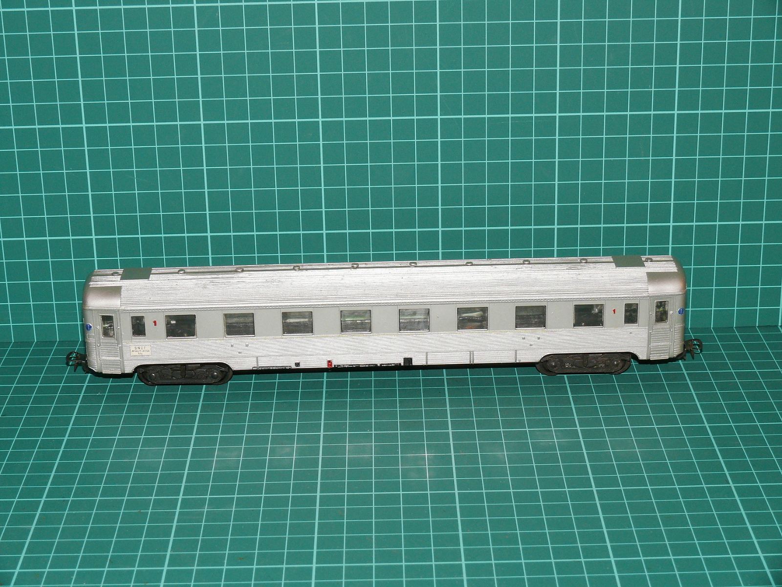 Lima H0 - Čtyrnápravový nerezový rychlíkový vůz 1. třídy TEE / Mistral DEV Inox SNCF (1:87) – H0