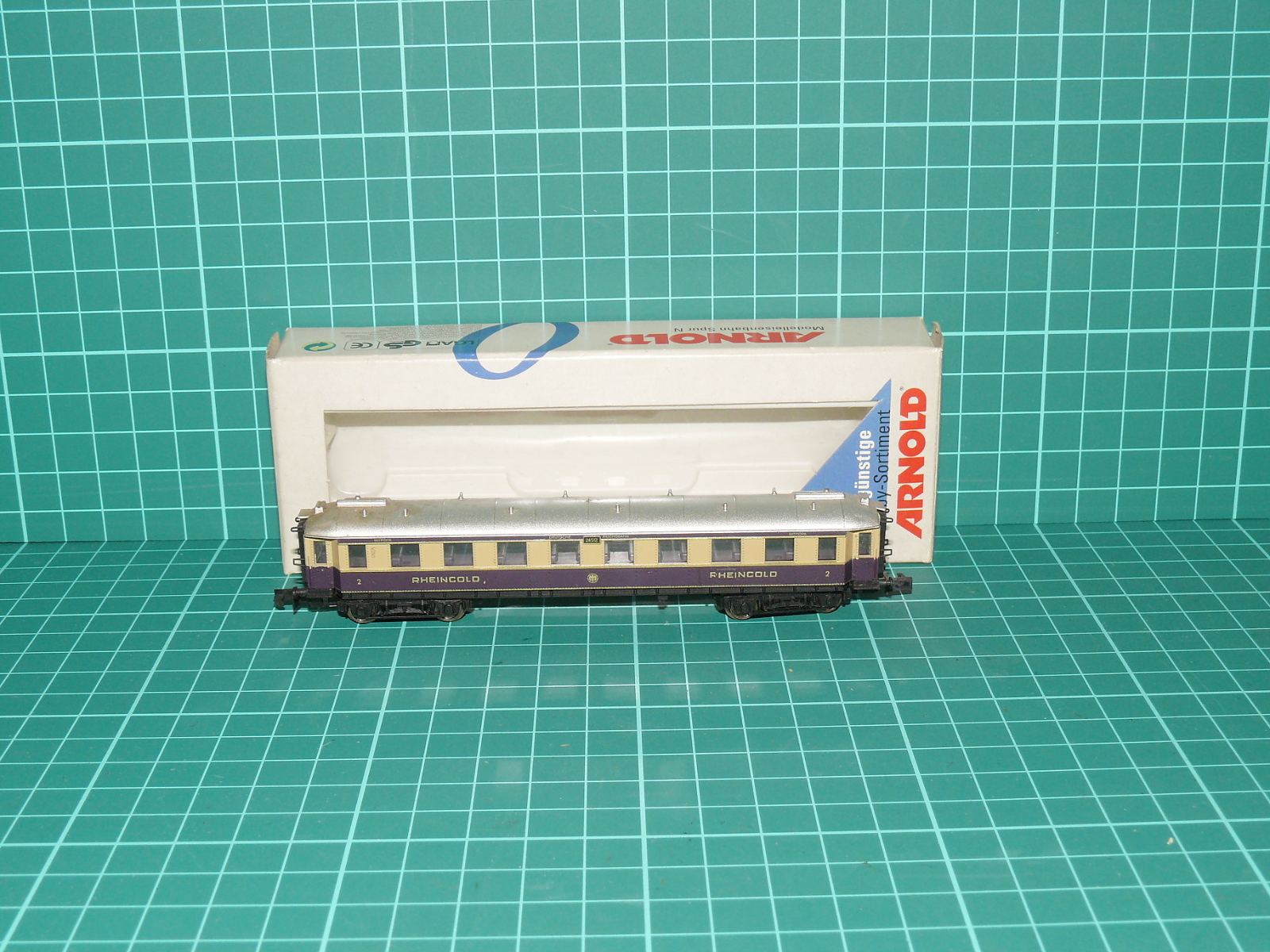 Arnold N 5803 - Čtyrnápravový luxusní salonní rychlíkový vůz 2. třídy „RHEINGOLD“ DRG s krabičkou (1:160) – N