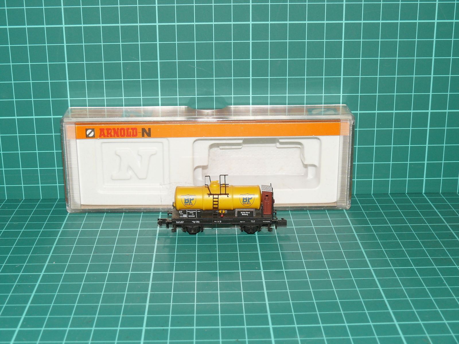 Arnold N 4529 - Dvounápravový cisternový vůz s brzdařskou budkou „BP OLEX“ DRG s krabičkou (1:160) – N