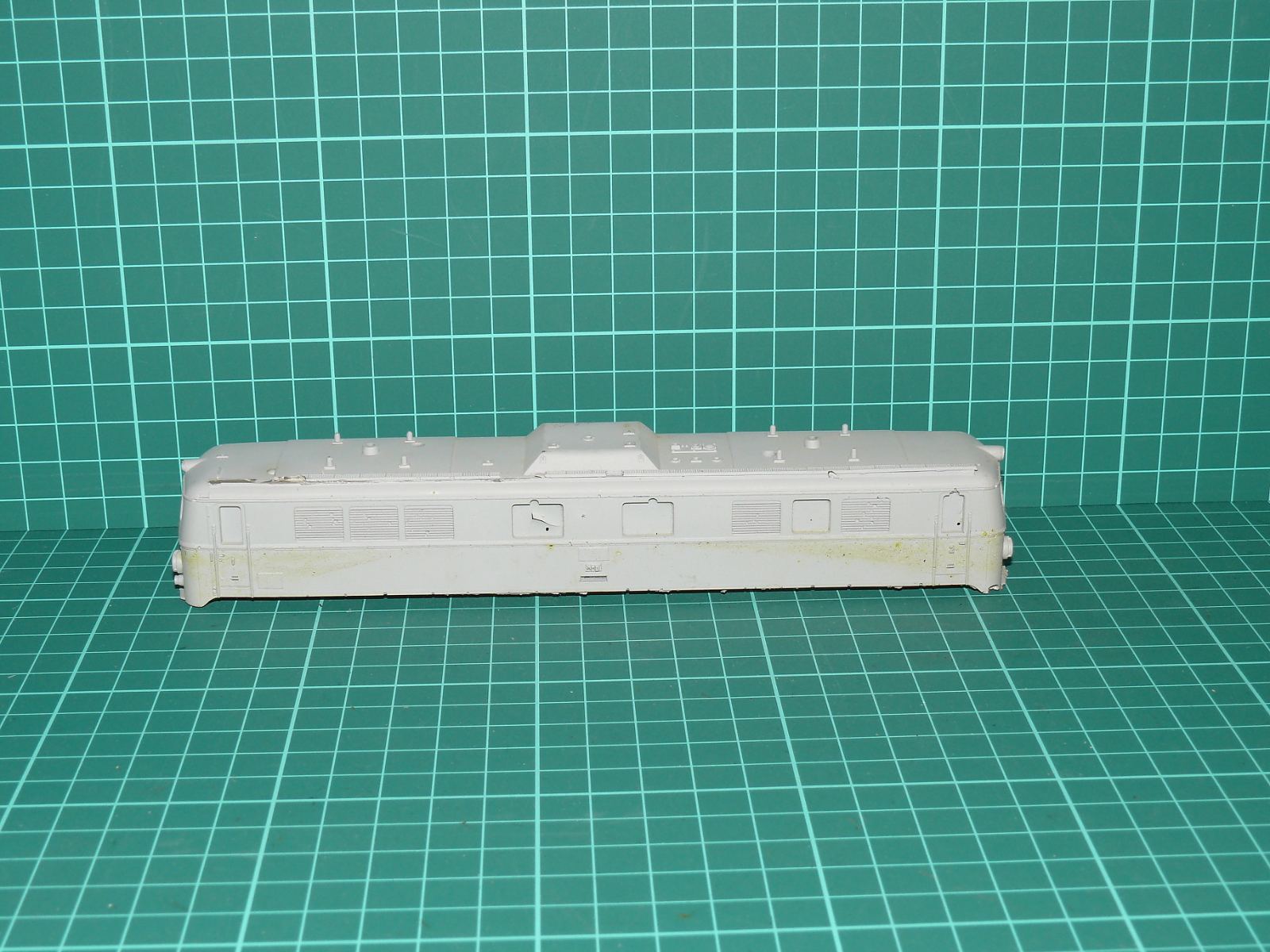Karoserie elektrické / dieselové lokomotivy (typu CC 7100 / NS 1200 / BB) - H0 na přestavbu a díly – H0