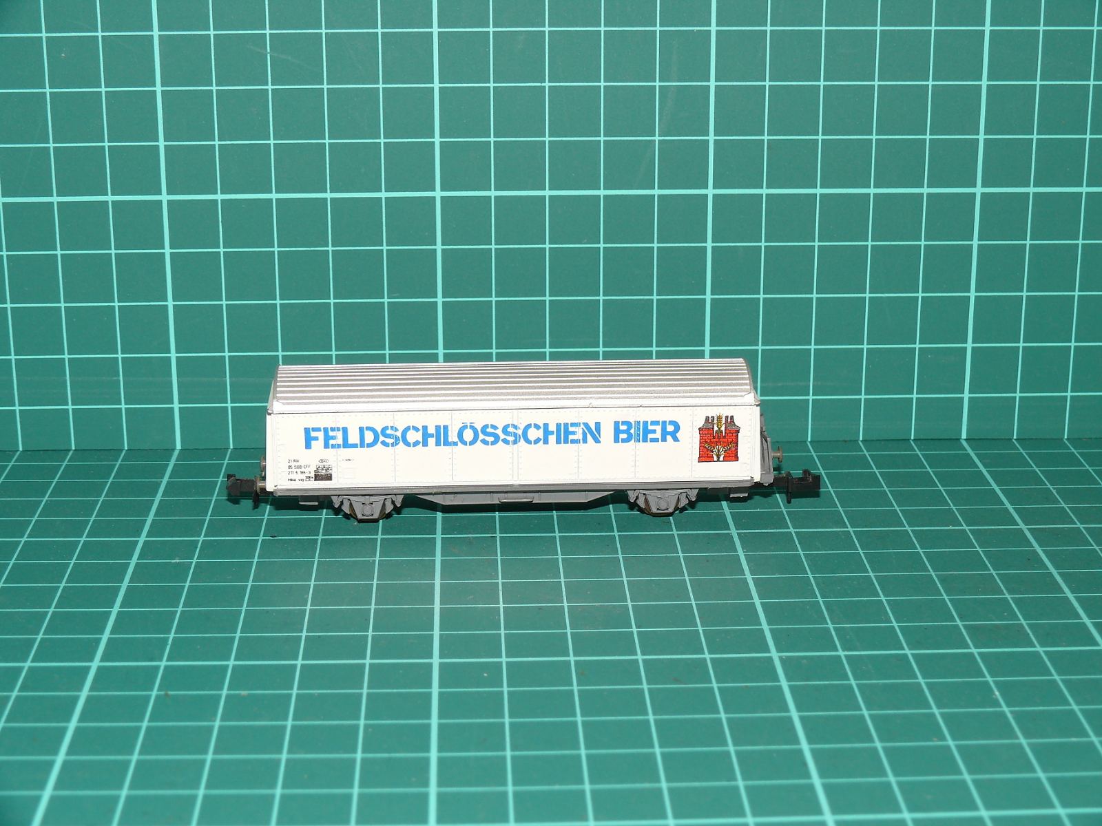 Minitrix N 13346 - Dvounápravový pivní chladicí vůz „FELDSCHLÖSSCHEN BIER“ SBB-CFF (1:160) – N