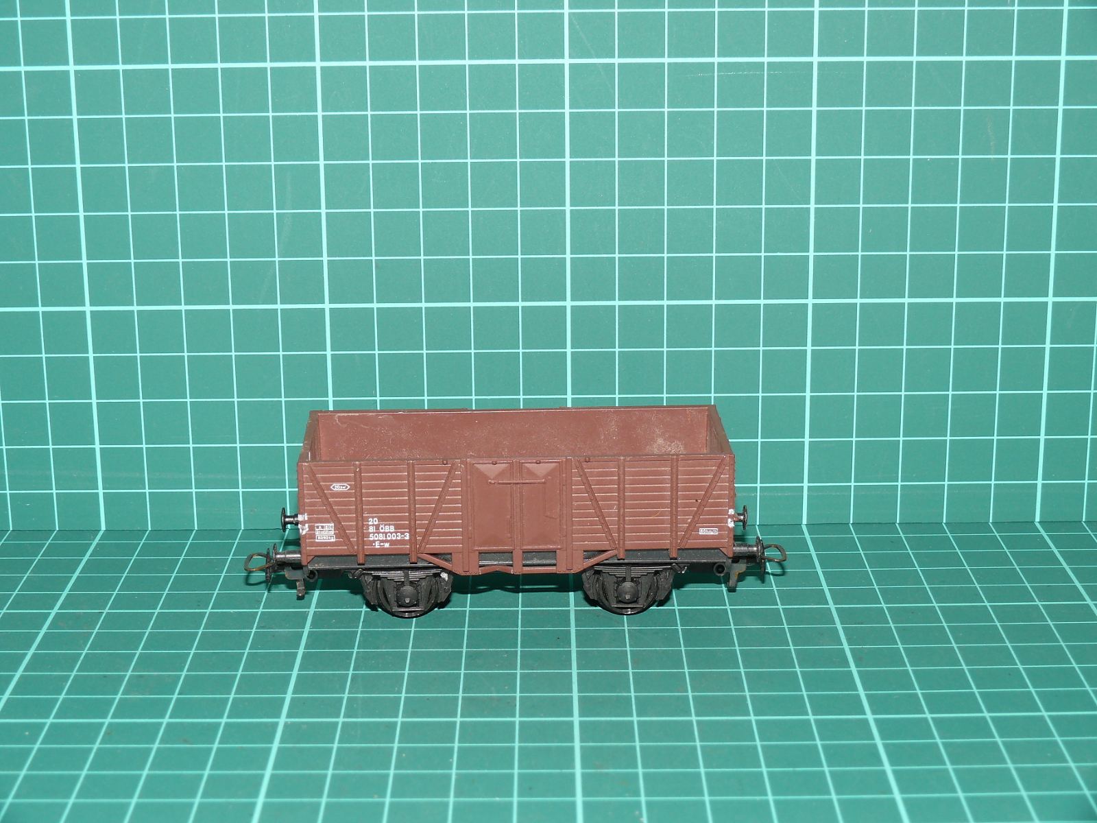 Kleinbahn H0 300 - Dvounápravový otevřený nákladní vůz řady E-W ÖBB (1:87) – H0