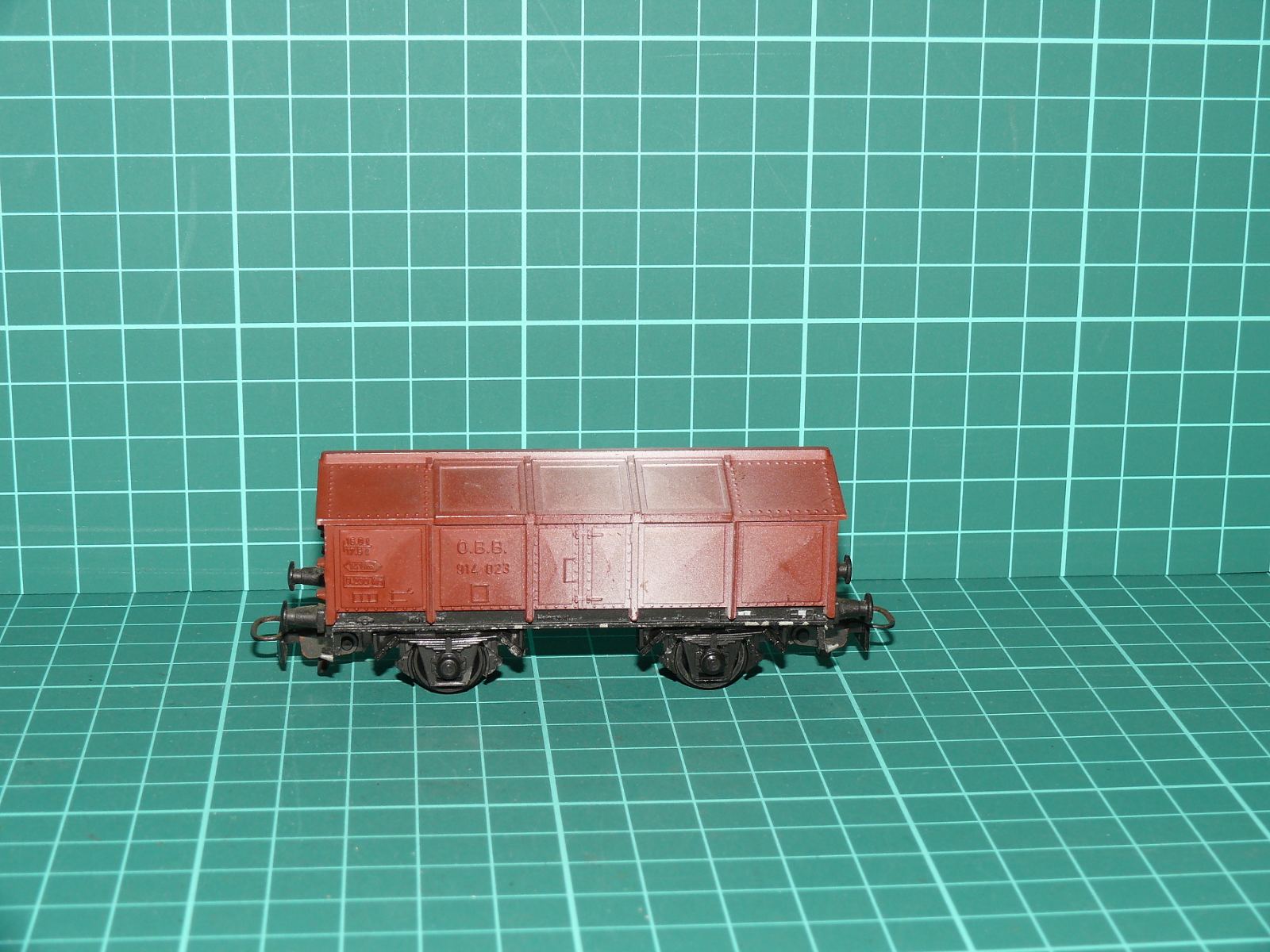 Kleinbahn H0 316 - Dvounápravový odklopný vůz na vápno / obilí s víky ÖBB 914 023 (1:87) – H0