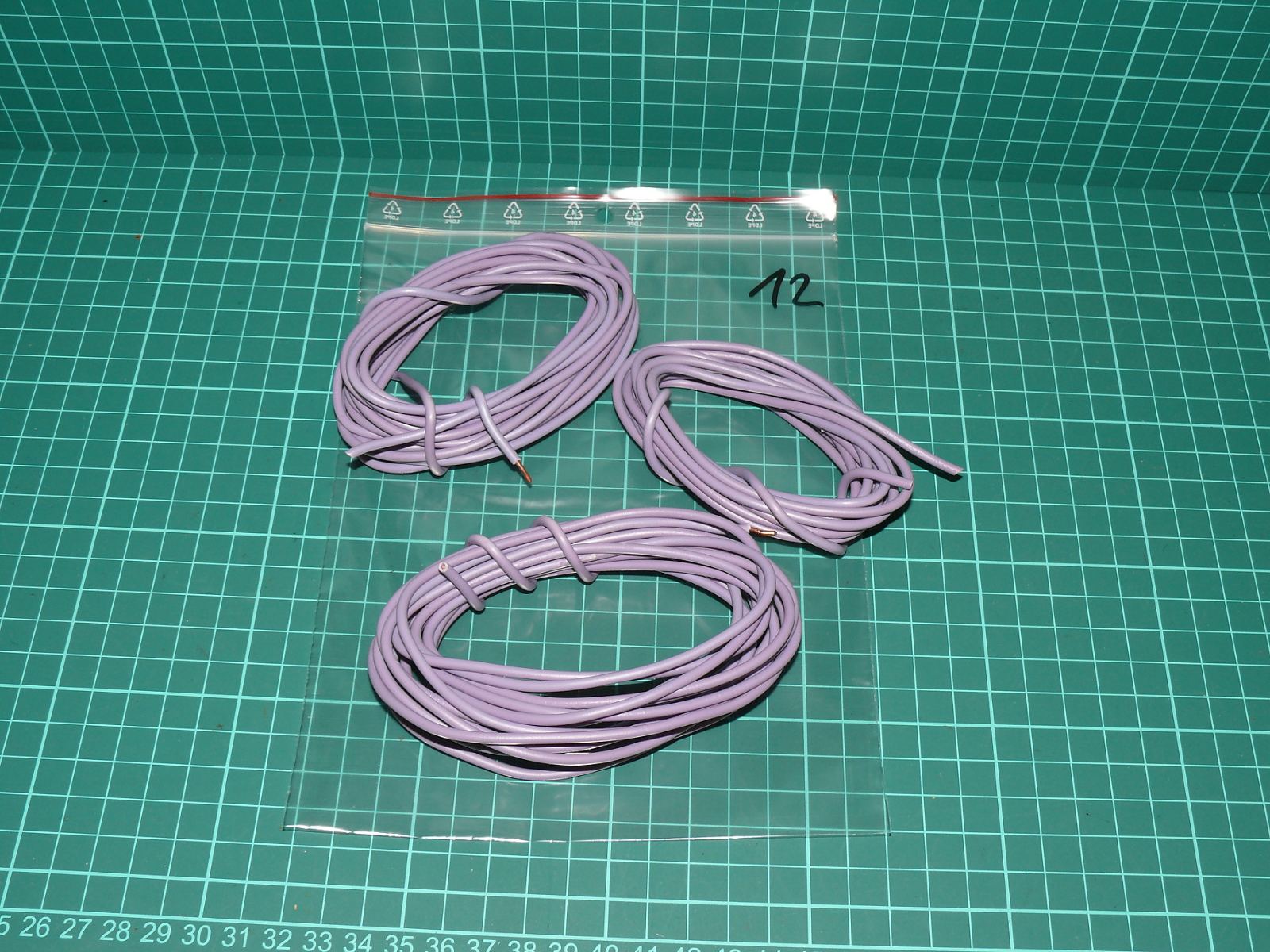 Modelářský jednožilový vodič / kabel pro rozvody kolejiště – fialový / lila (3 svazky) – Napájení