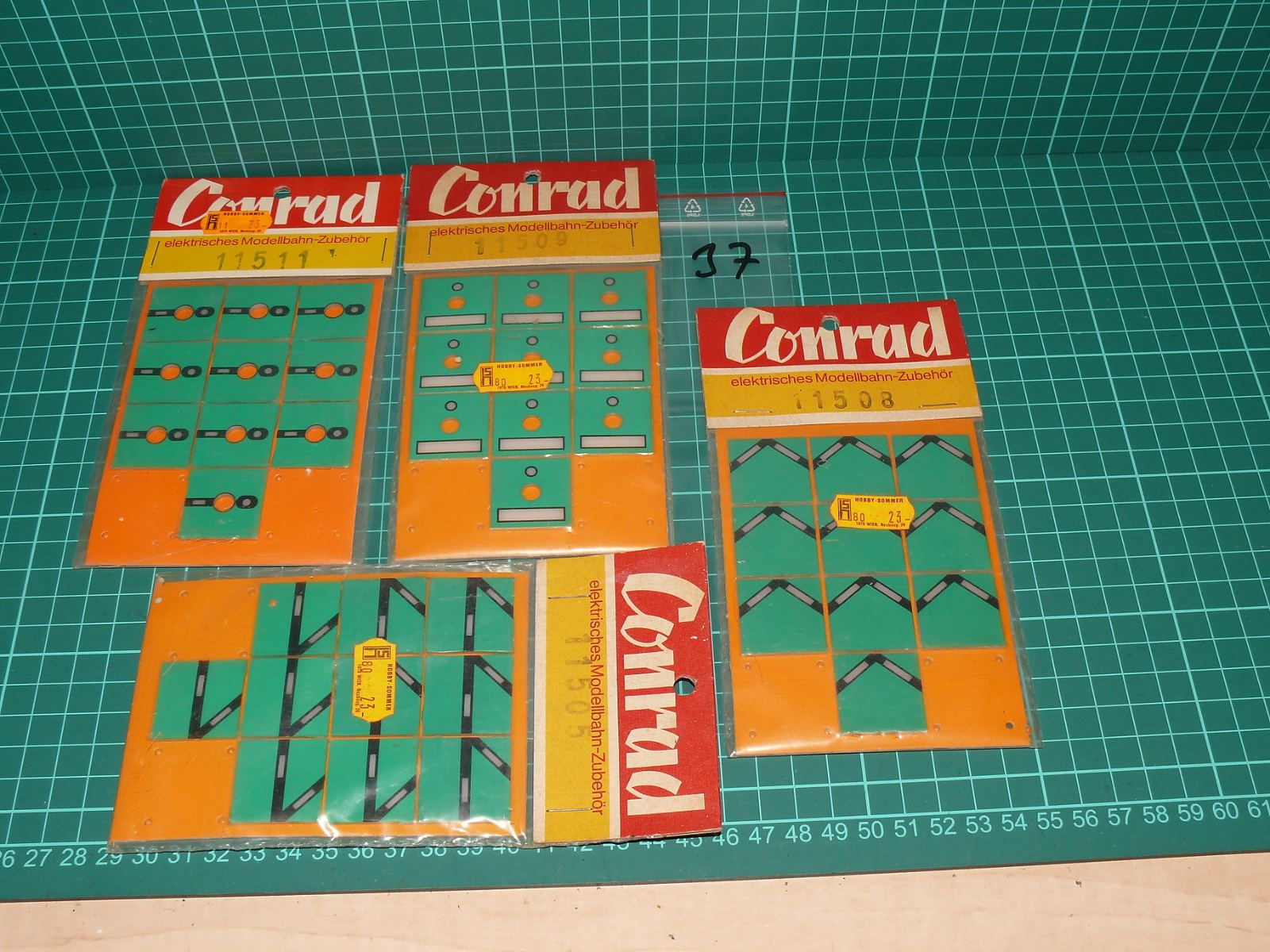 Conrad – Sada 4 balení rastrových dlaždic pro stavbu ovládacího pultu GBS (11505, 11508, 11509, 11511) – H0