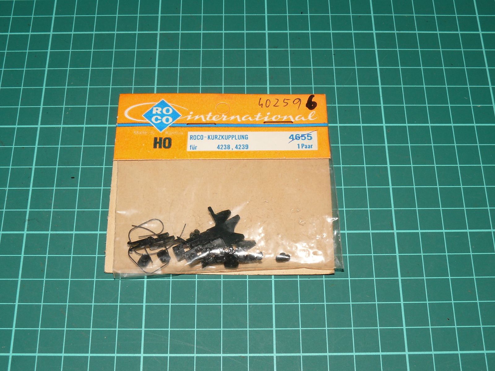 Roco International H0 40259 (4655) – Sada krátkých spřáhel pro vagony 4238, 4239 (1 pár) – H0
