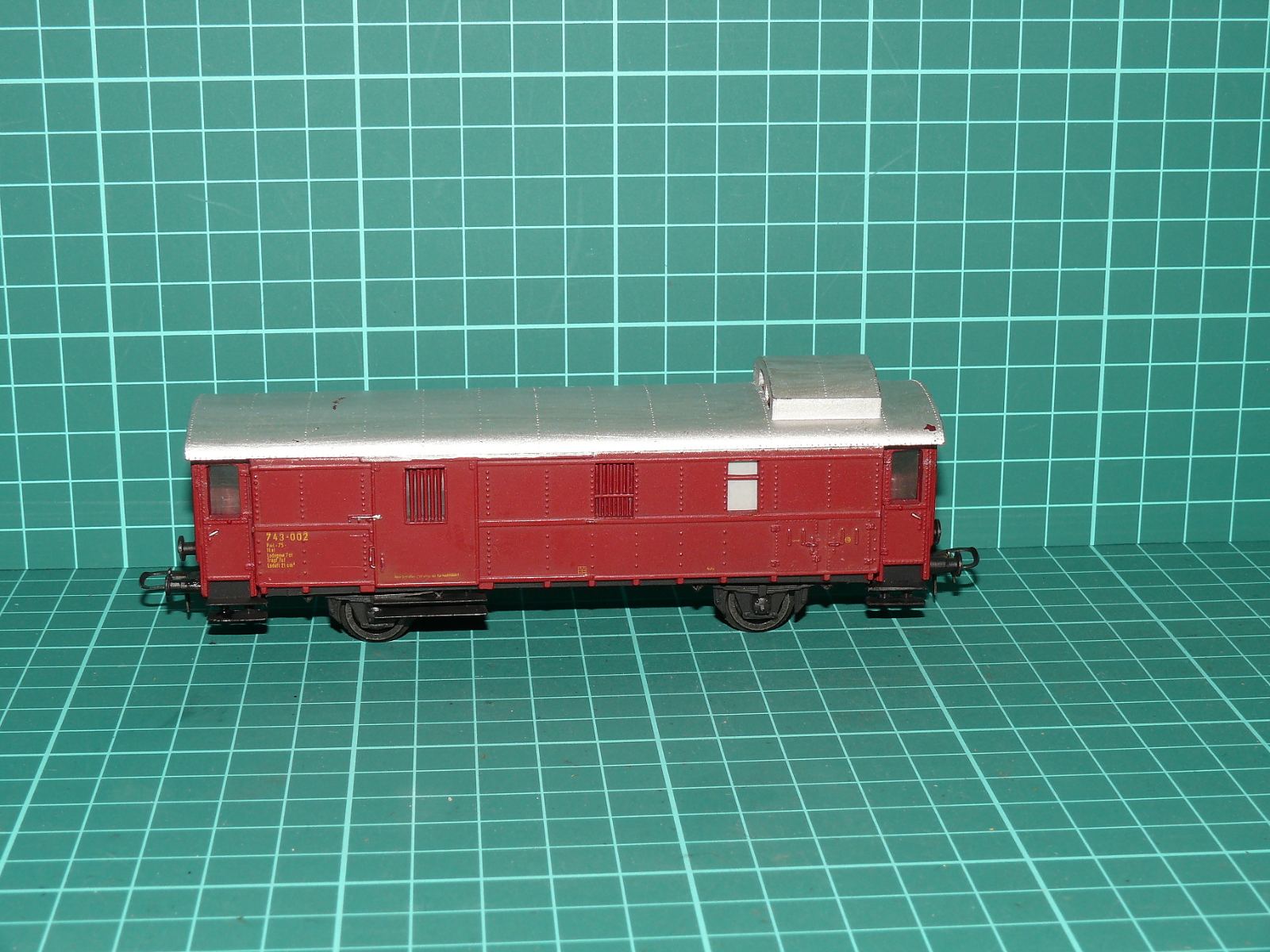 Piko H0 – Dvounápravový služební / nákladní vůz Pwg "743-002" DR (Ep. III) – H0