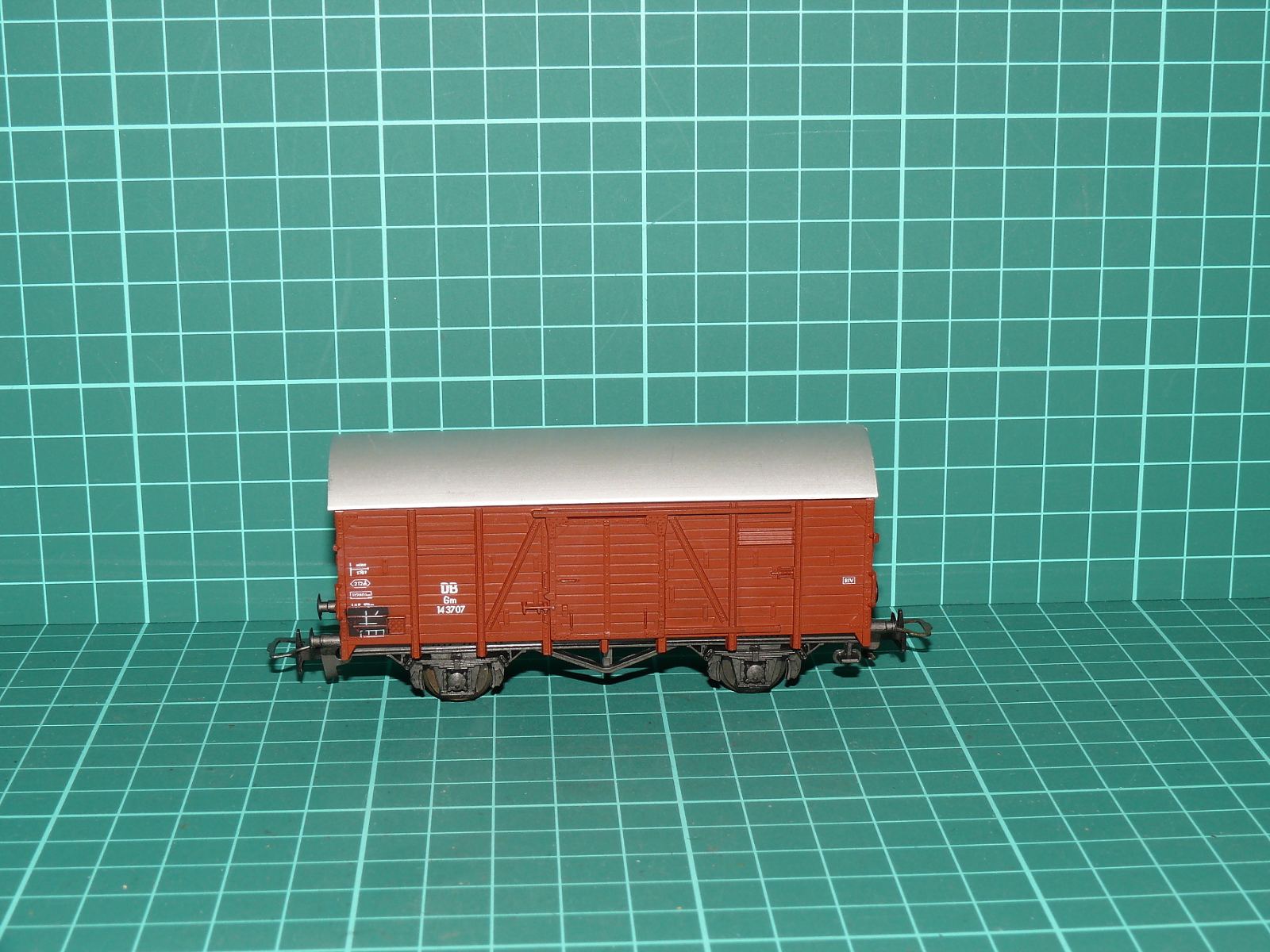 Roco H0 – Dvounápravový krytý nákladní vůz Gm "14 37 07" DB (Ep. III) – H0