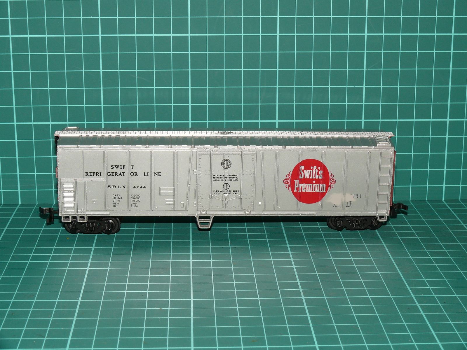 Bachmann H0 – Čtyřnápravový chladicí vůz Swift's Premium "SWIFT REFRIGERATOR LINE" (SRLX) – H0