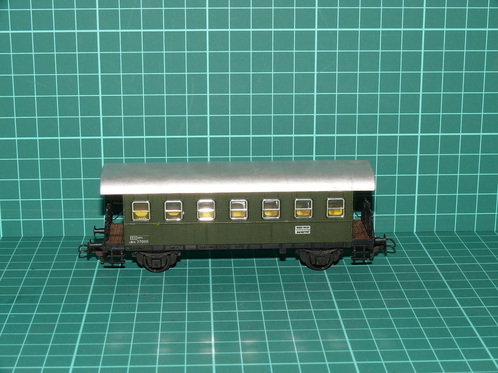 Kleinbahn H0 370 – Dvounápravový osobní vůz Bi 2. třídy ÖBB (Ep. III) – H0