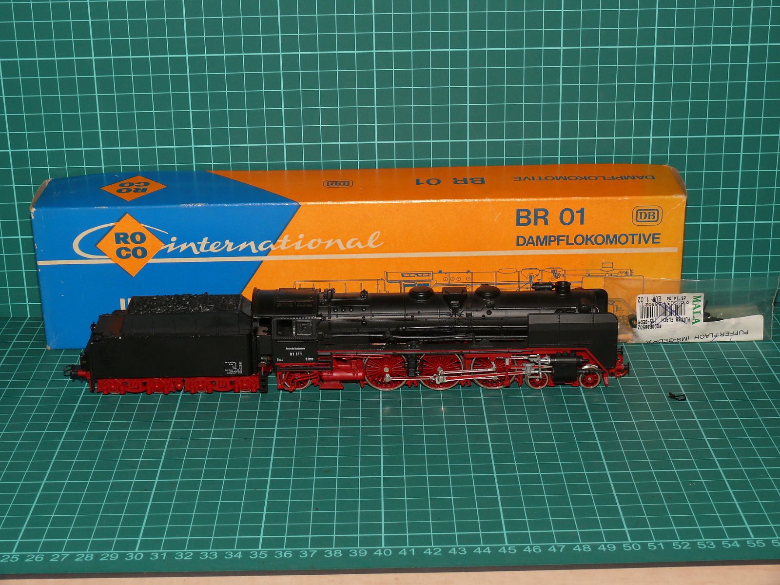 Roco International H0 04119 A – Těžká rychlíková parní lokomotiva BR 01 111 s tendrem DB (Ep. III) + originální krabička – H0