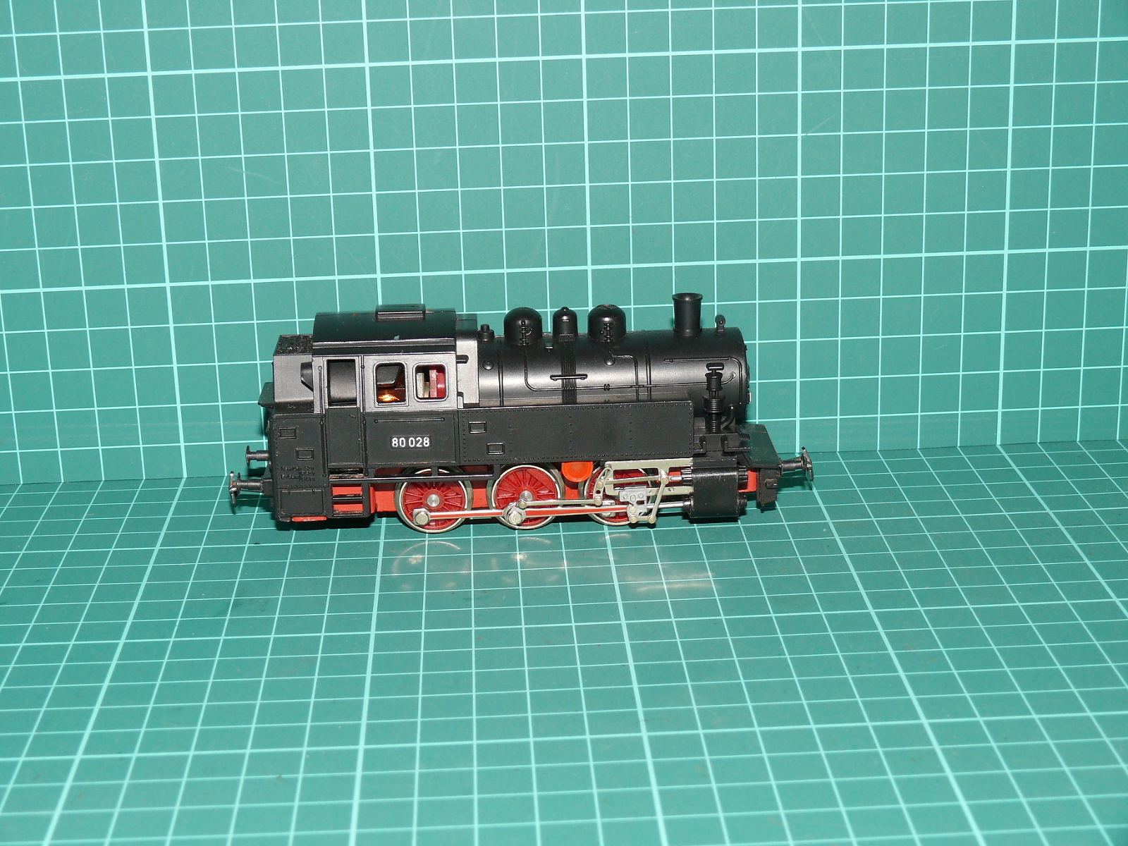 Kleinbahn H0 – Třínápravová tendrová parní lokomotiva BR 80 028 DB (Ep. III) – H0