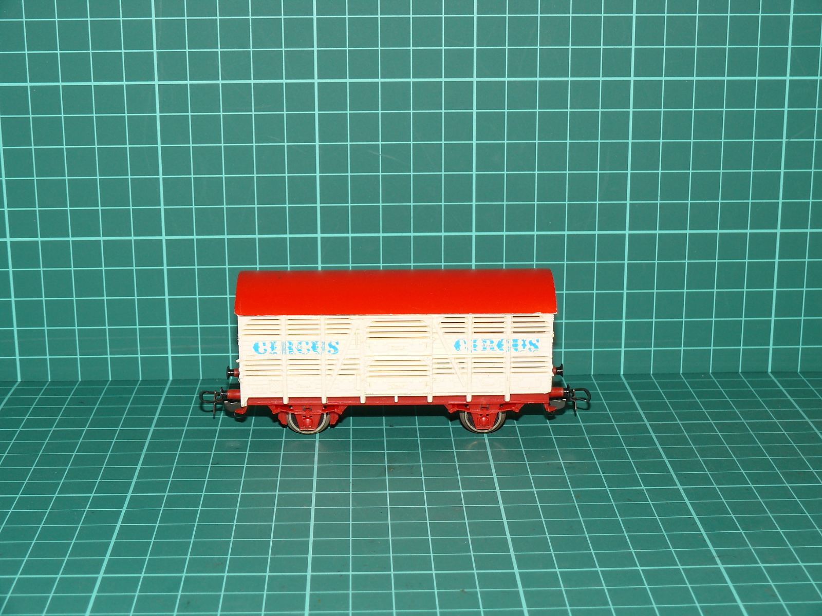 Kleinbahn H0 – Dvounápravový cirkusový vůz na zvířata "CIRCUS" – H0