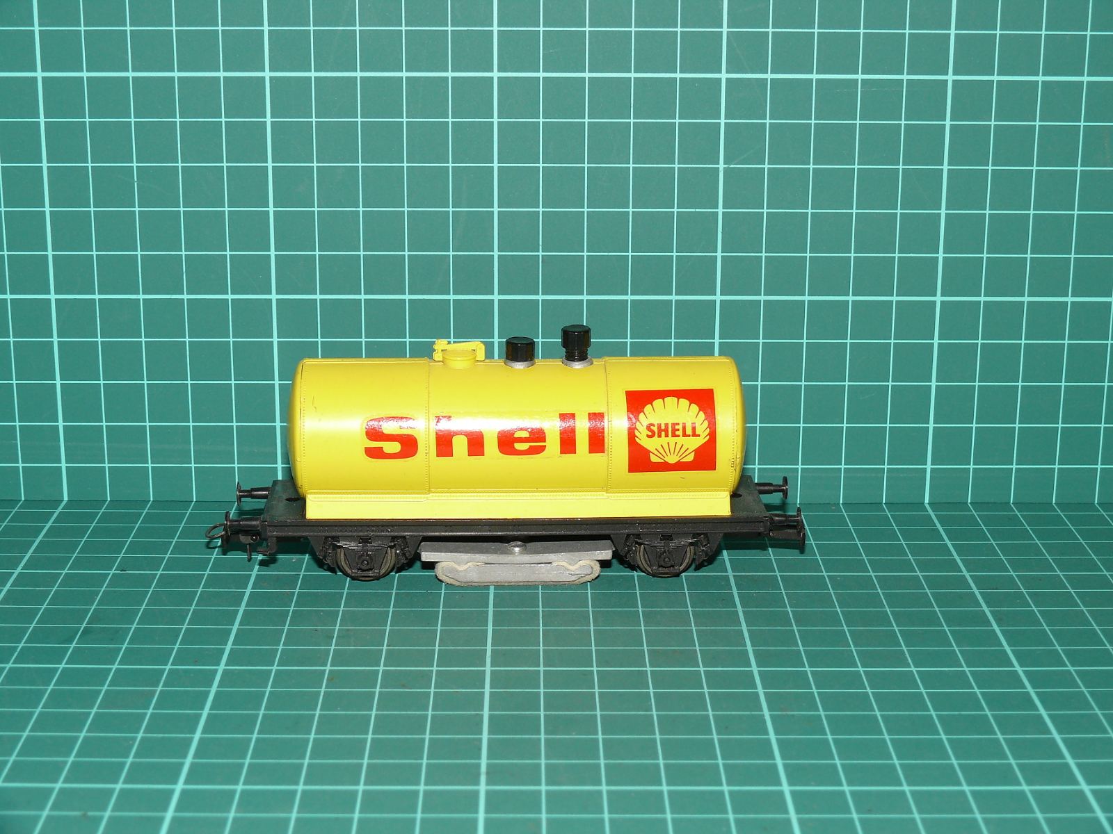 Roco H0 – Dvounápravový kolejový čisticí cisternový vůz "SHELL" (Clean / Schienenreinigungswagen) – H0