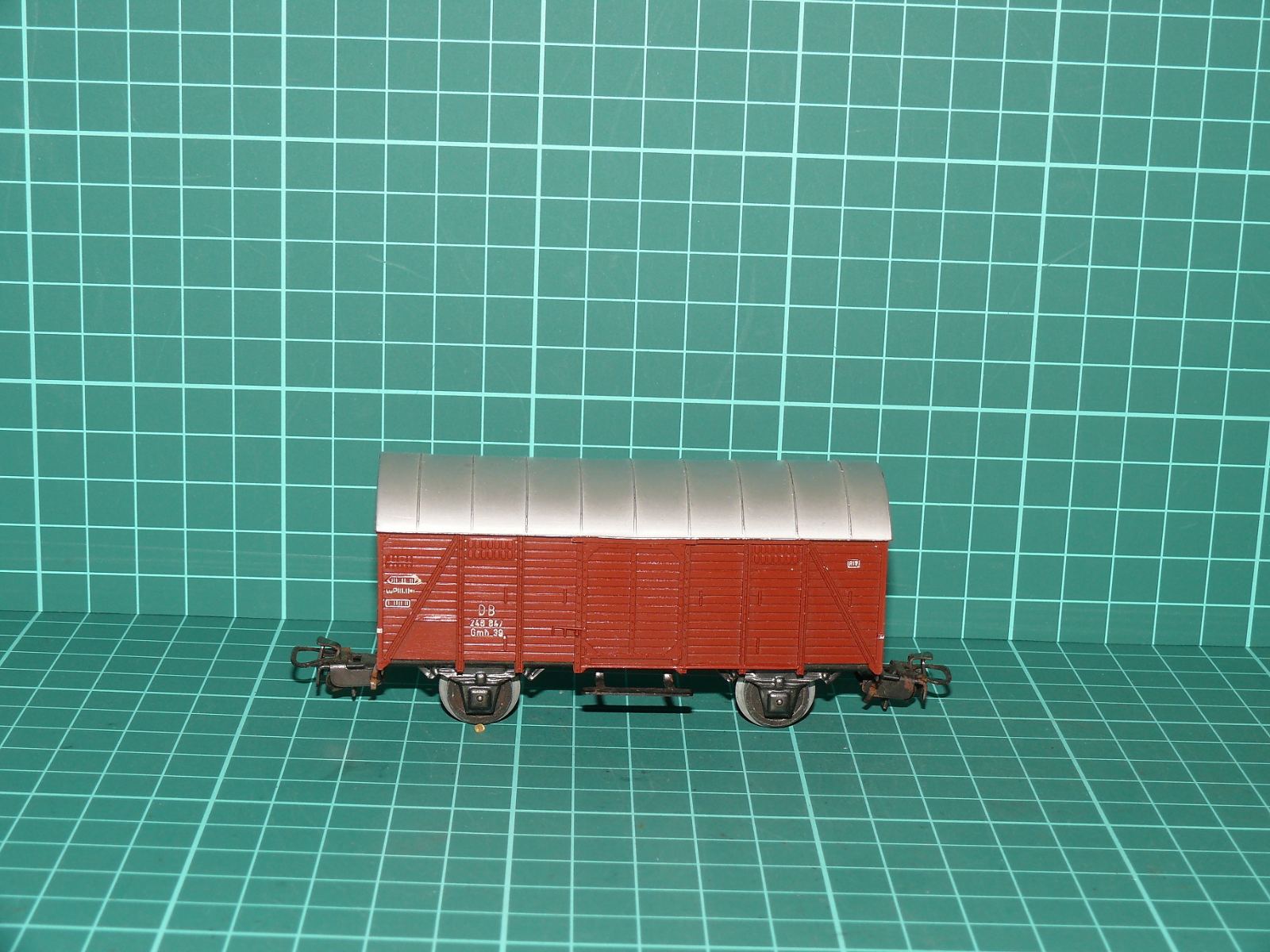 Märklin H0 – Dvounápravový krytý nákladní vůz Gmh 39 DB (Ep. III, celokovový / plech) – H0