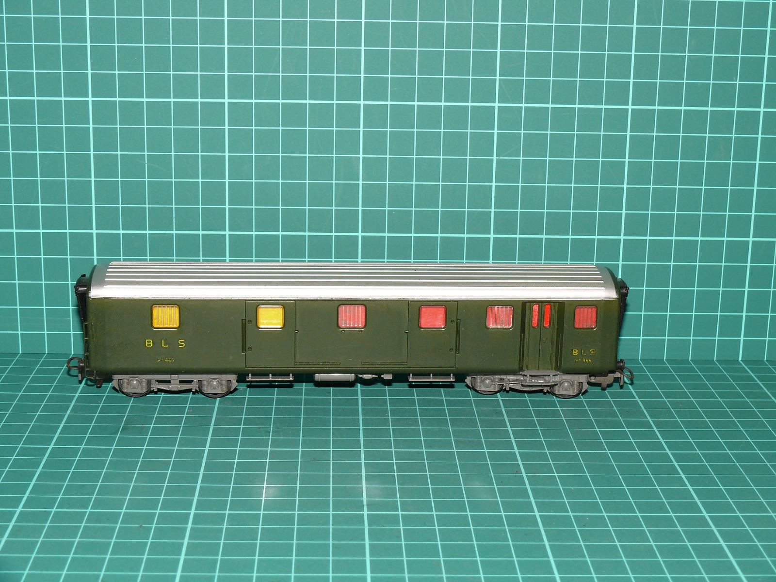 Kleinbahn H0 – Čtyřnápravový zavazadlový / služební vůz F4ü BLS (Ep. III/IV) – H0