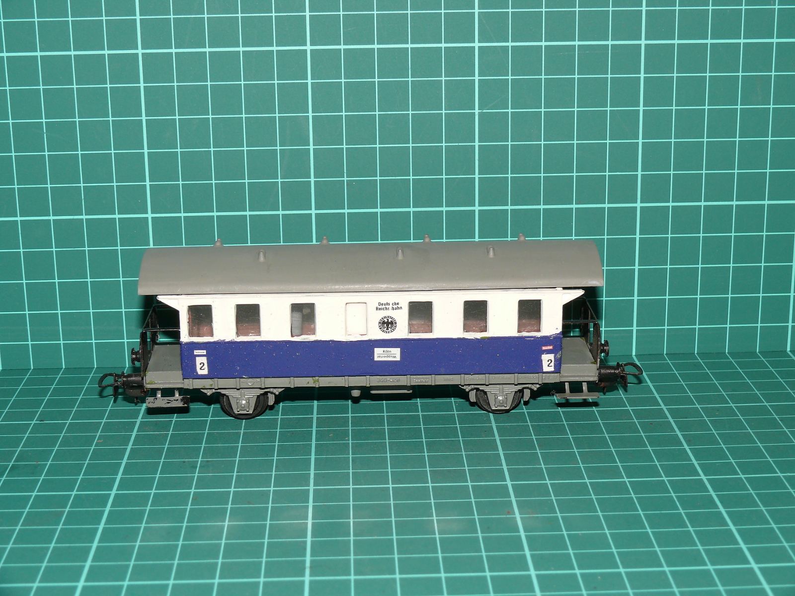 PIKO H0 – Dvounápravový osobní vůz 2. třídy "Deutsche Reichsbahn" (Ep. II, úprava/přelak) – H0