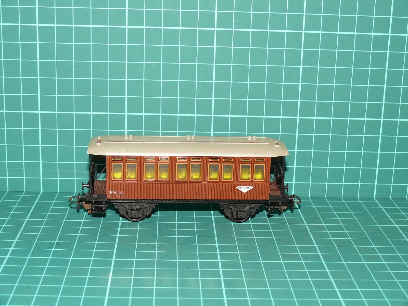 Kleinbahn H0 – Dvounápravový historický osobní vůz Bu "Nichtraucher" BBÖ / ÖBB (dřevěná stavba) – H0