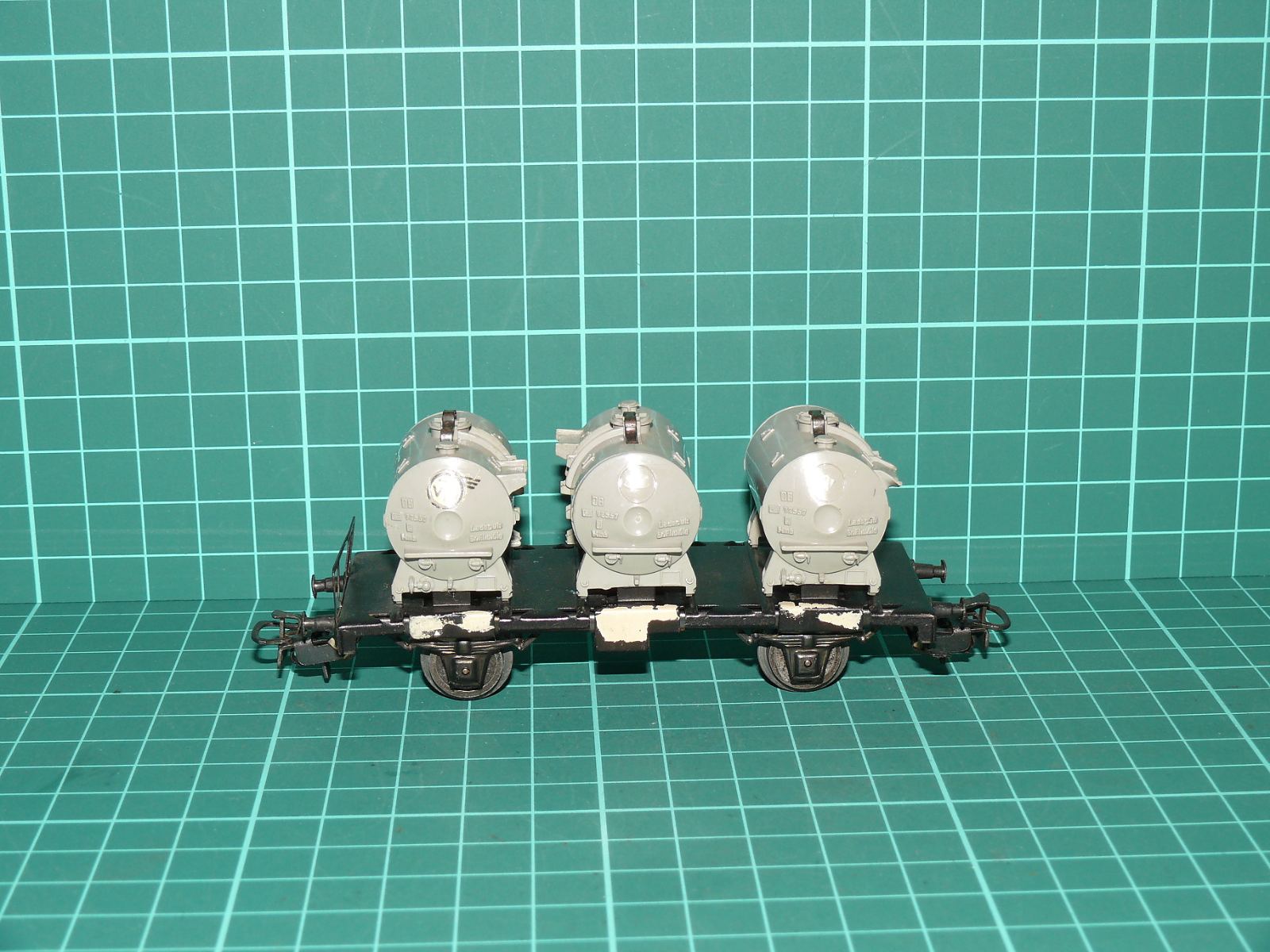 Märklin H0 – Dvounápravový vůz se 3 nádobami na kapaliny / chemikálie "VTG" DB (Ep. III) – H0