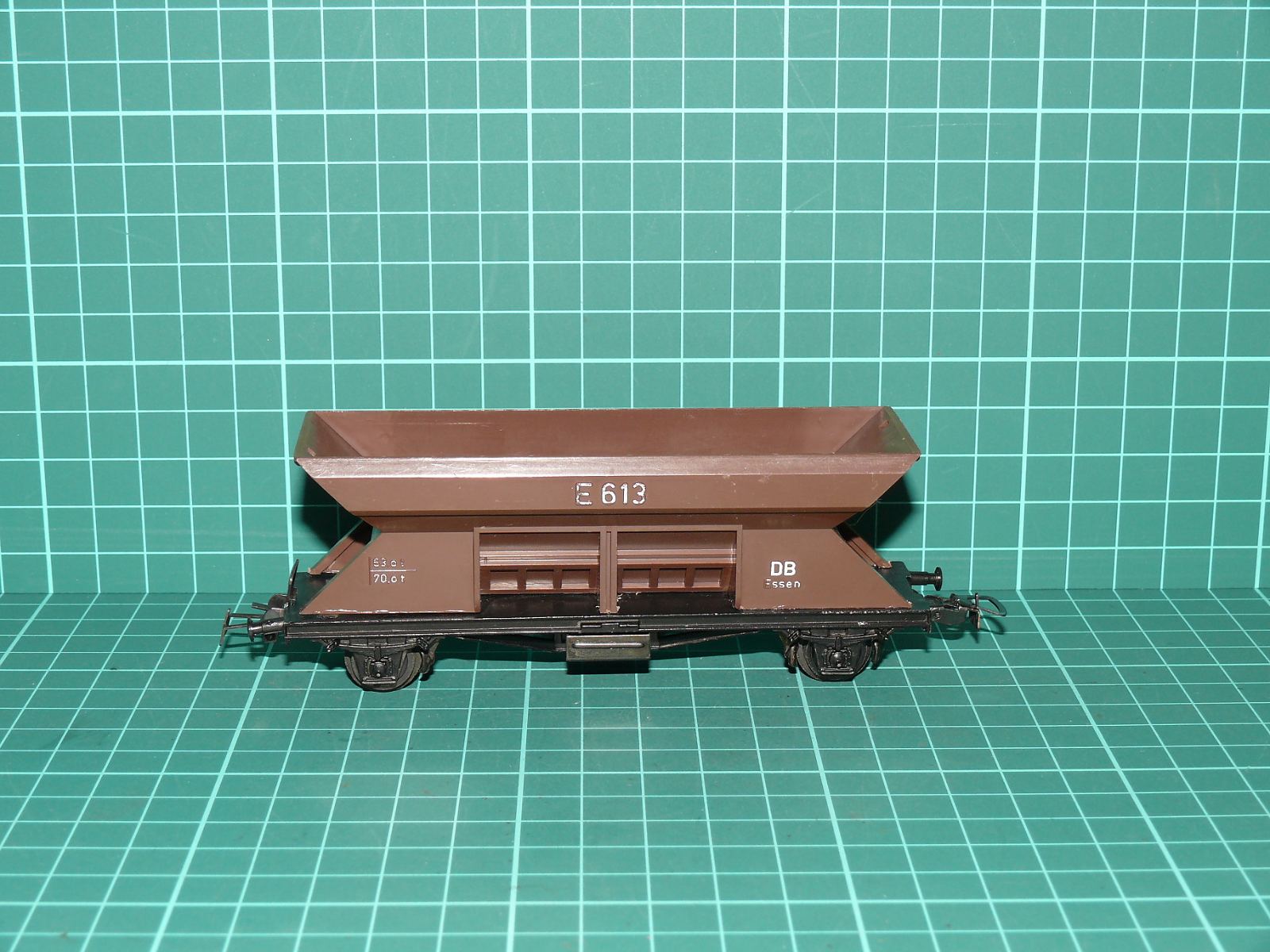 Märklin H0 – Dvounápravový samovýsypný vůz na štěrk / uhlí Otmm "E 613" DB (hnědý) – H0