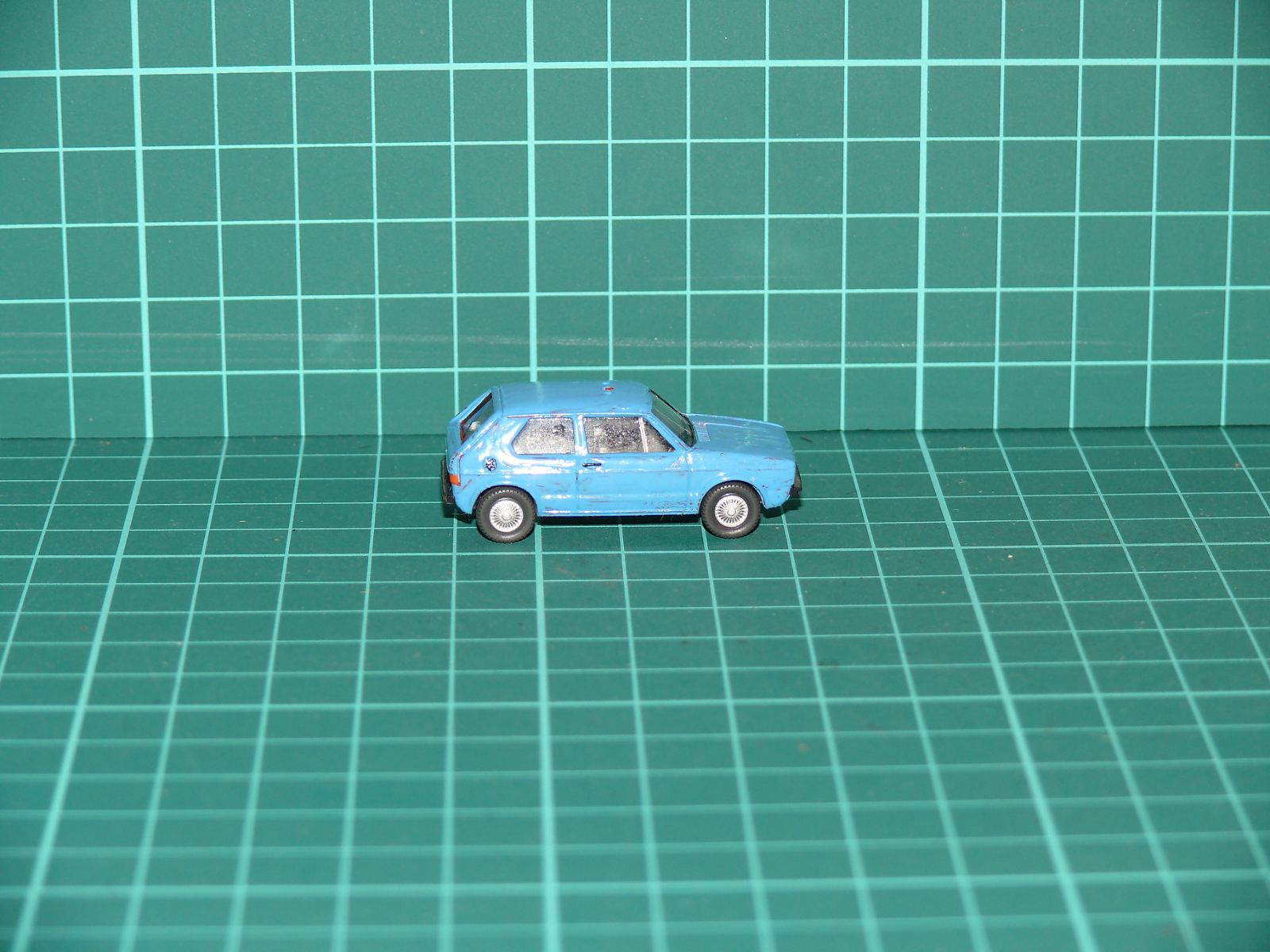 Wiking - Volkswagen Golf I Třídveřový hatchback (světle modrá) – H0
