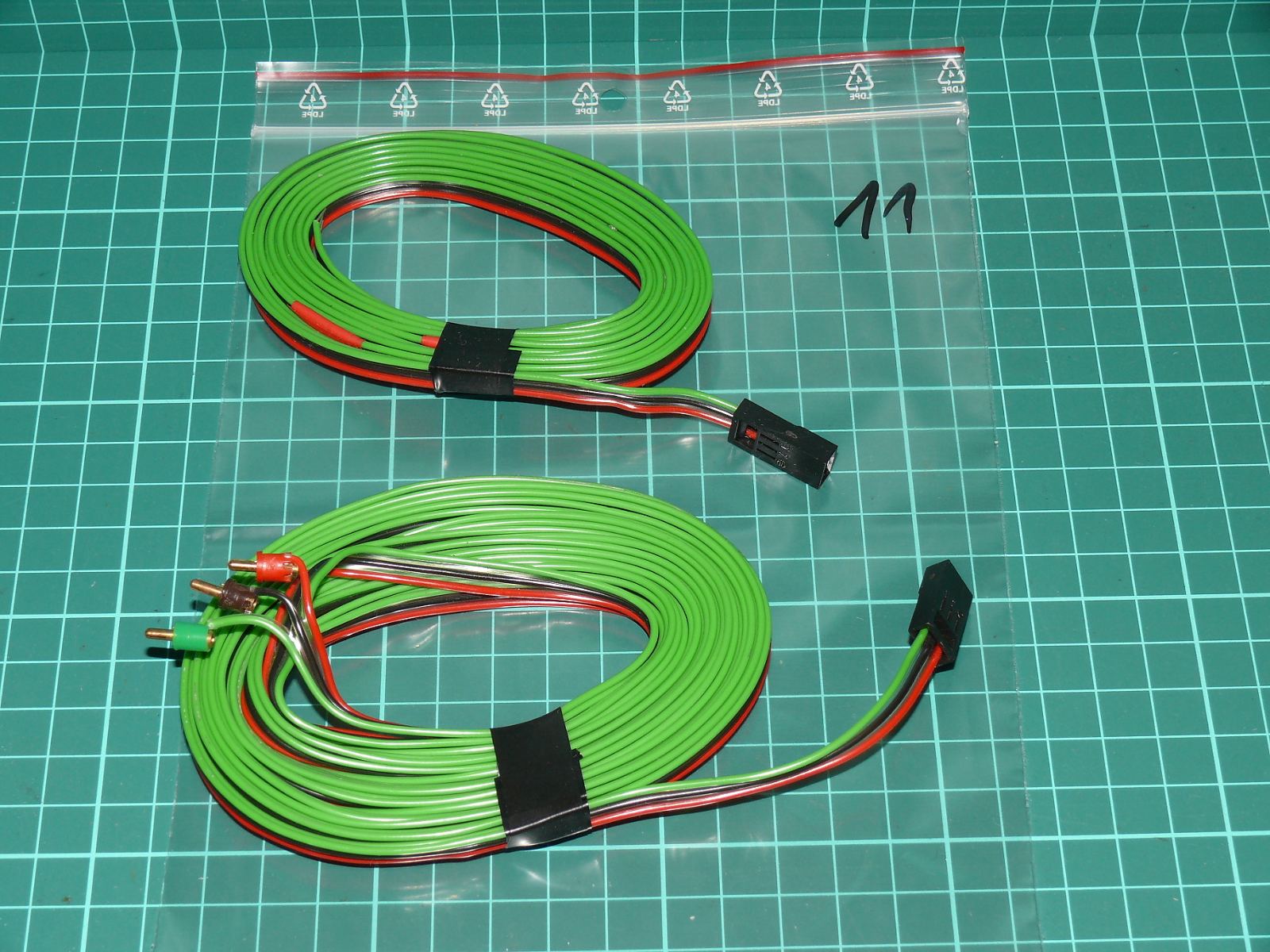 Roco H0/TT/N – 2x propojovací kabel / prodlužovací kabel pro přestavníky výhybek (3pólový) – Napájení