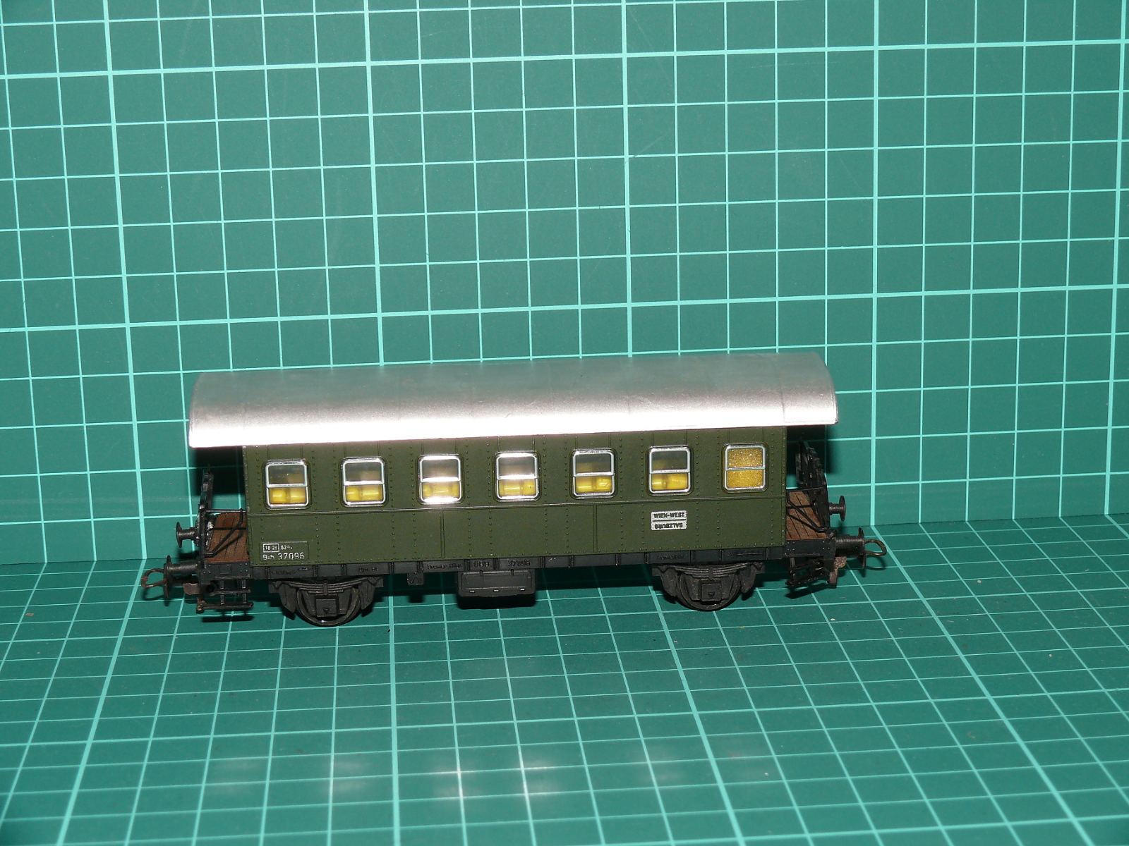 Kleinbahn H0 367 – Dvounápravový osobní vůz Bi 2. třídy ÖBB se zábradlím (Wien-West / Salzburg) – H0