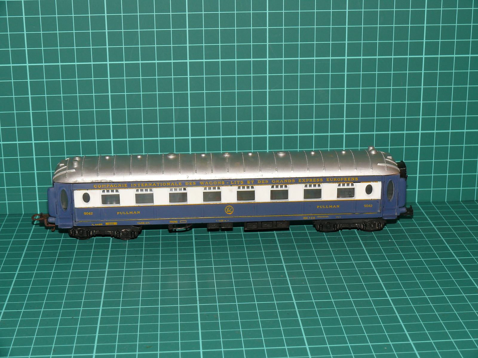 Lima H0 – Čtyřnápravový luxusní salonní vůz CIWL Pullman "Orient Express" (9042) – H0
