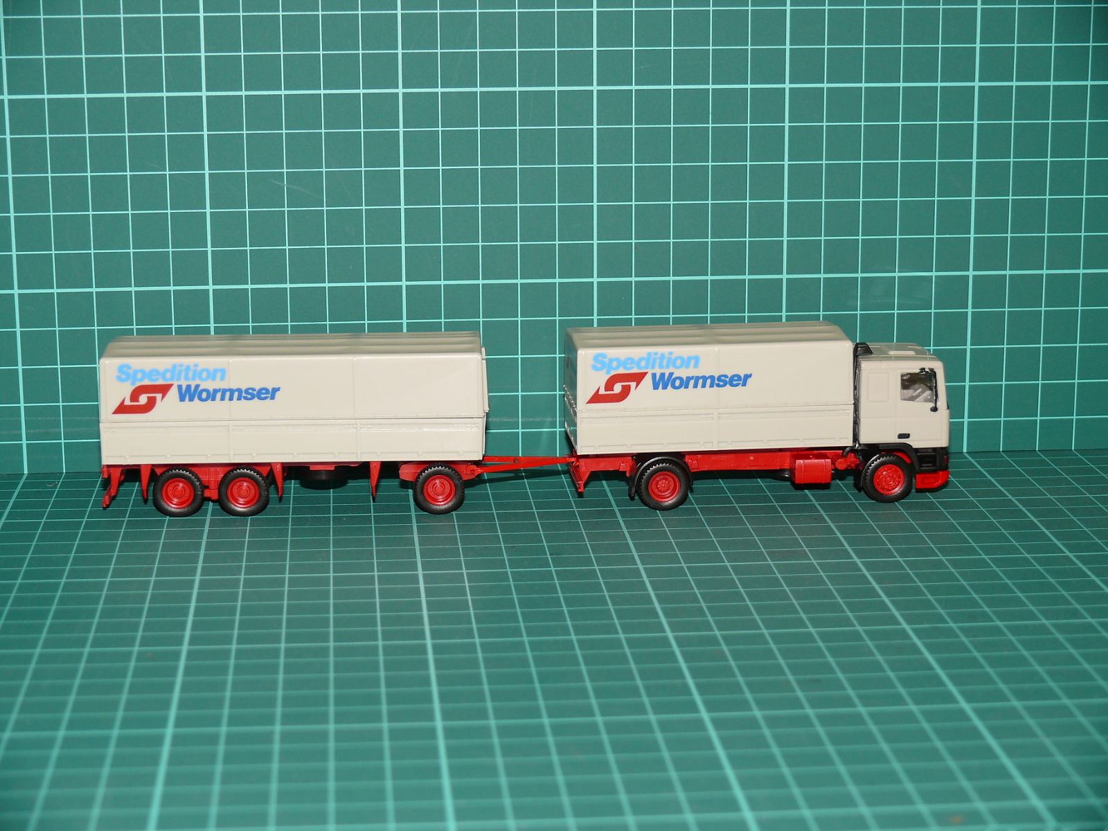 Herpa / Wiking - DAF 95 Valníková souprava s třínápravovým přívěsem „Spedition Wormser“ – H0