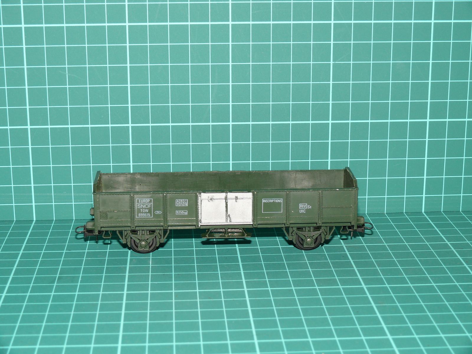 Kleinbahn H0 330 – Dvounápravový otevřený nákladní vůz TOW SNCF / EUROP (699 615) – H0