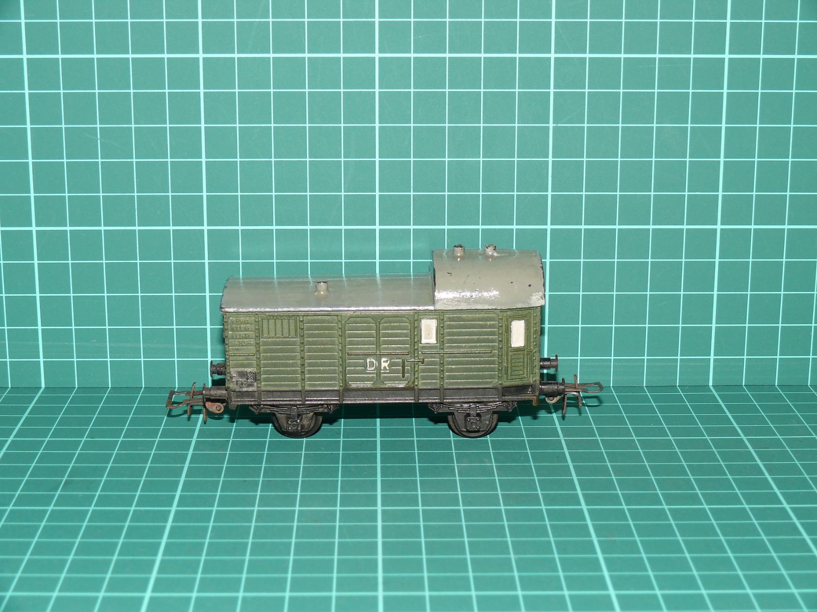Piko H0 (vintage NDR) – Dvounápravový služební / hradlový vůz Pwg DR s vyvýšenou střechou – H0